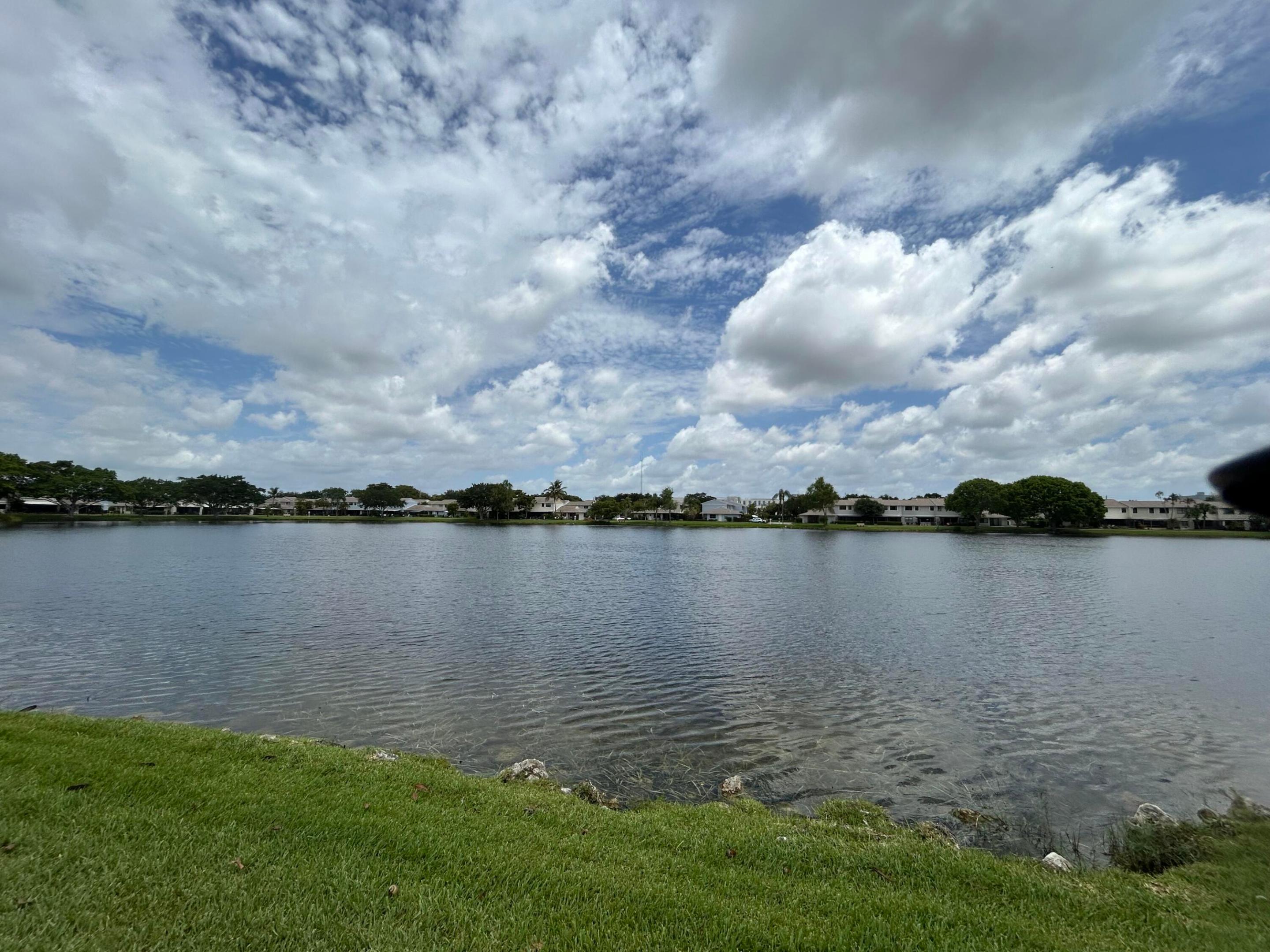 COUNTRY LAKE - Residential Lease
