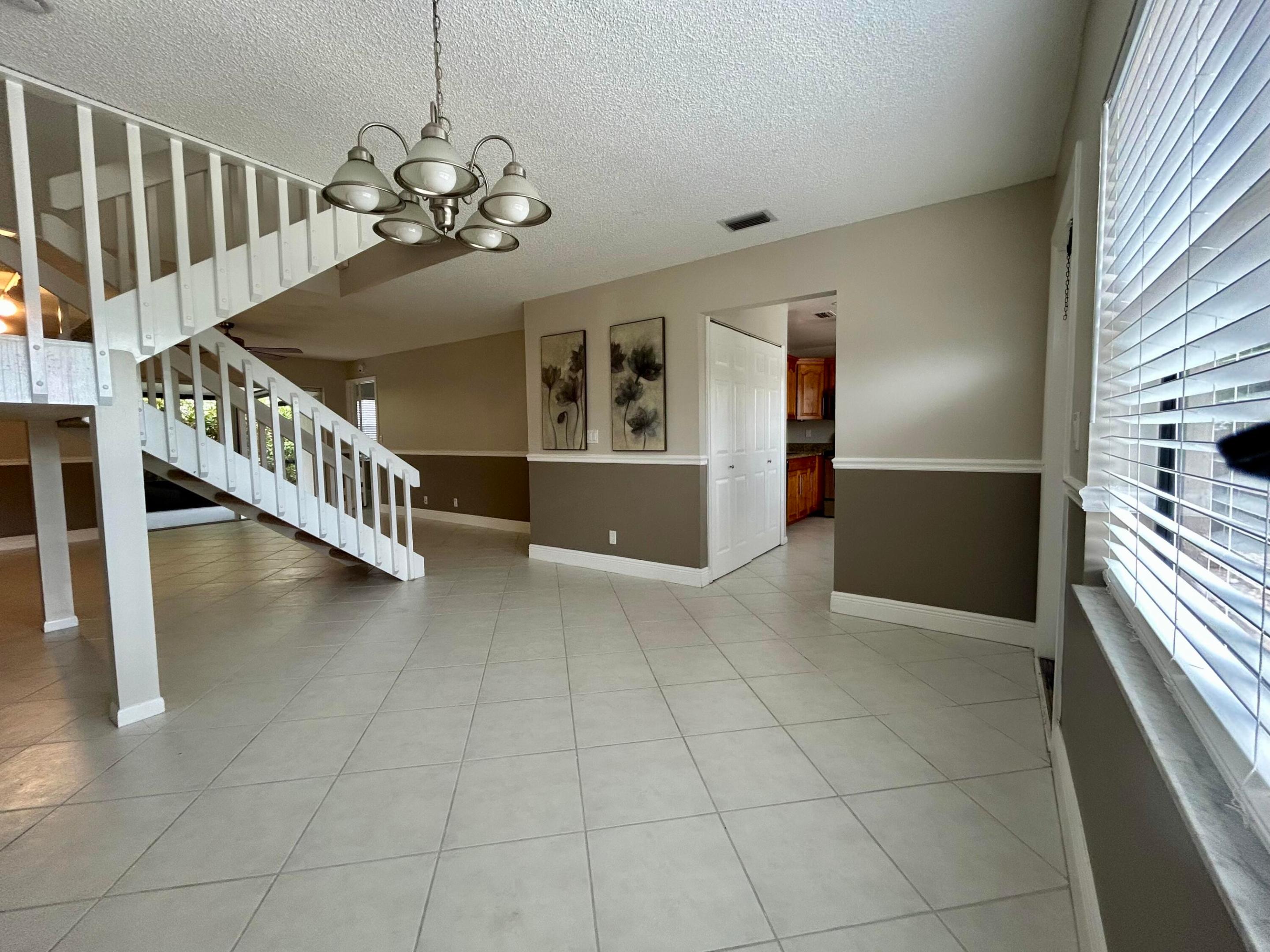 COUNTRY LAKE - Residential Lease