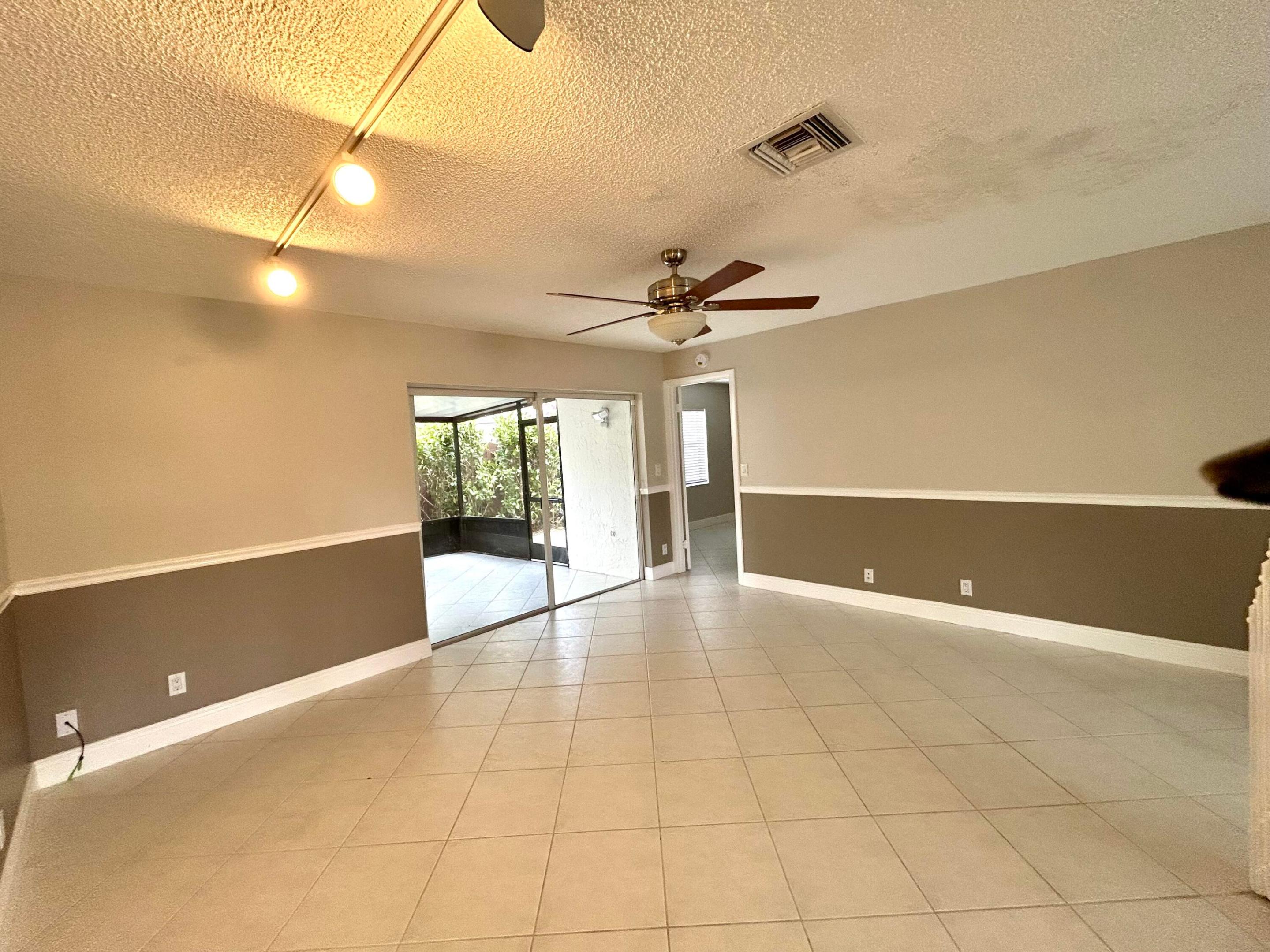 COUNTRY LAKE - Residential Lease