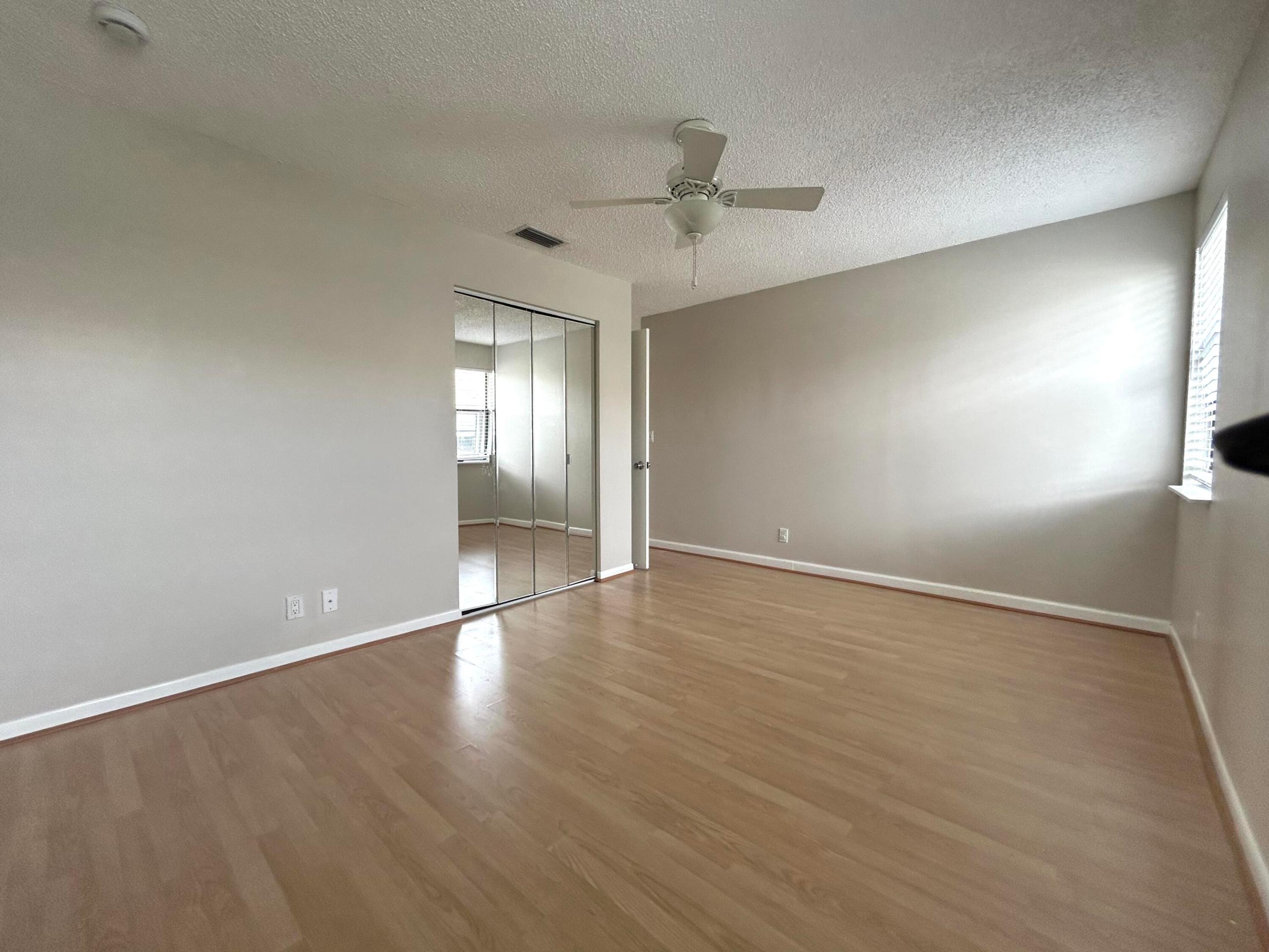 COUNTRY LAKE - Residential Lease