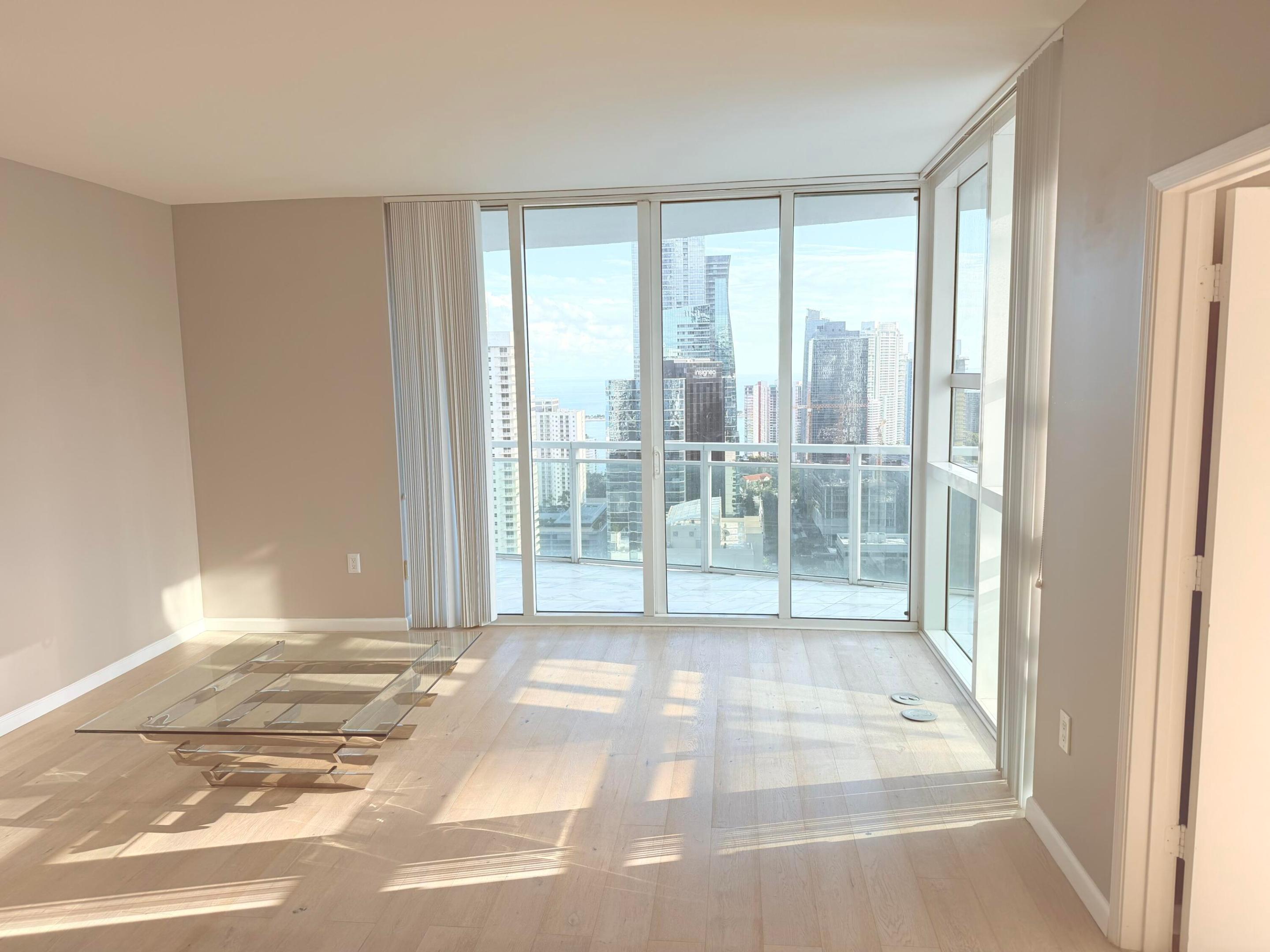 THE PLAZA 901 BRICKELL CONDO - Residential