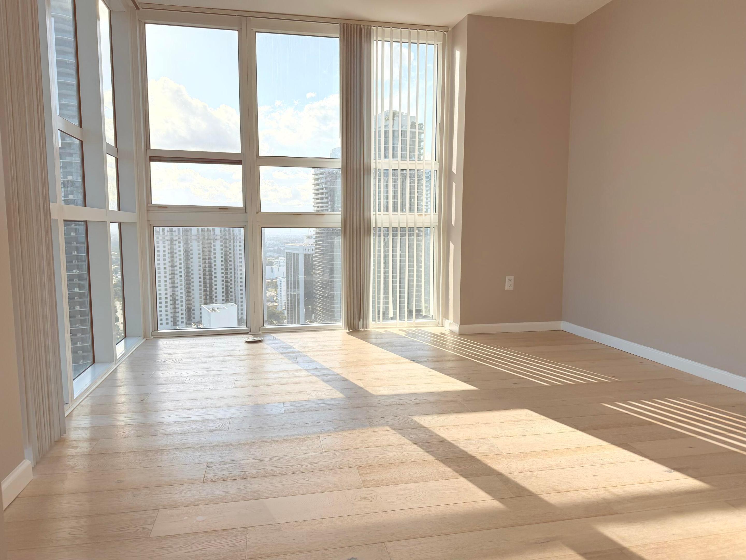 THE PLAZA 901 BRICKELL CONDO - Residential