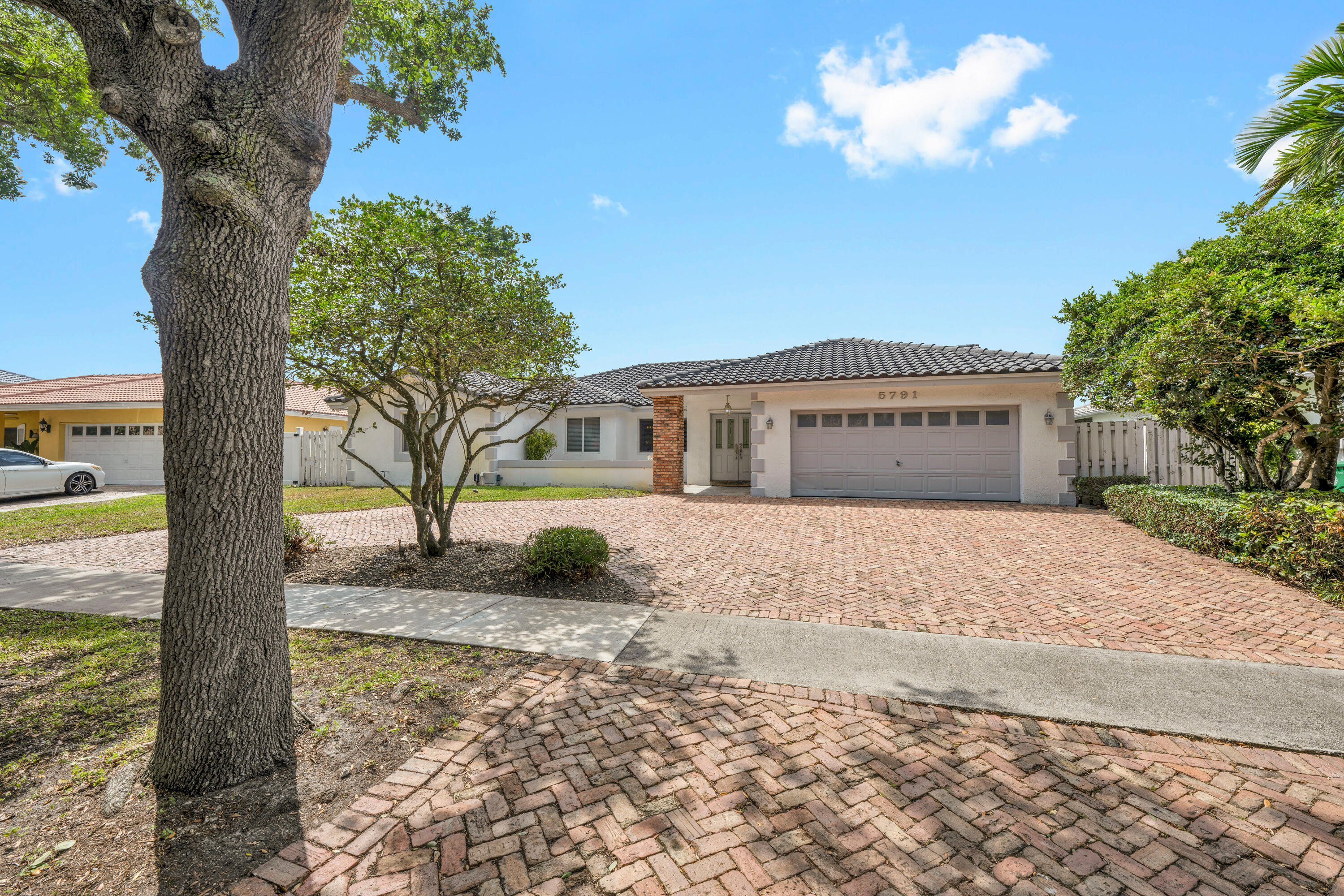 HAWKES BLUFF - Residential