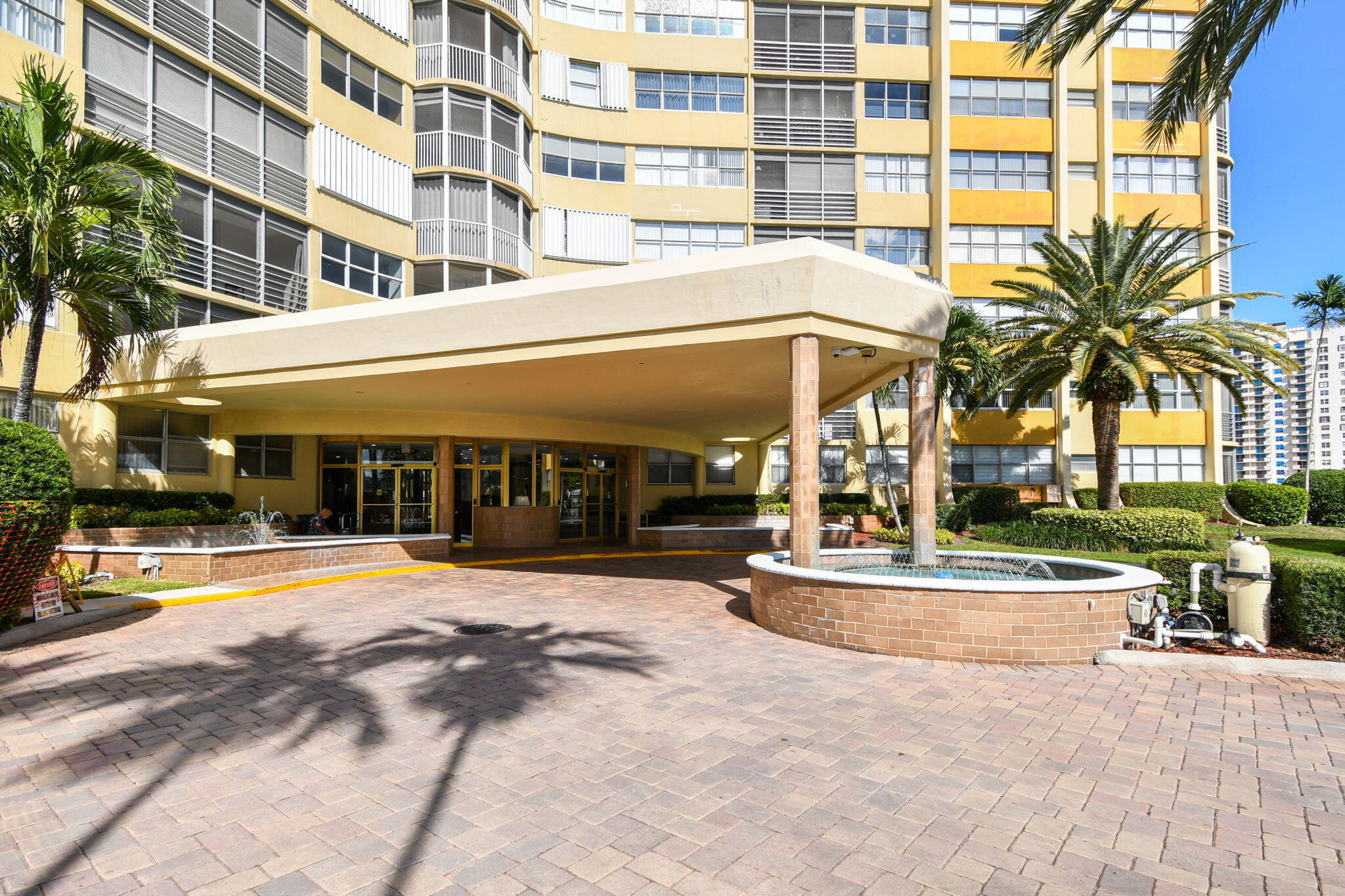 LAKE POINT TOWER CONDOMINIUM - Residential