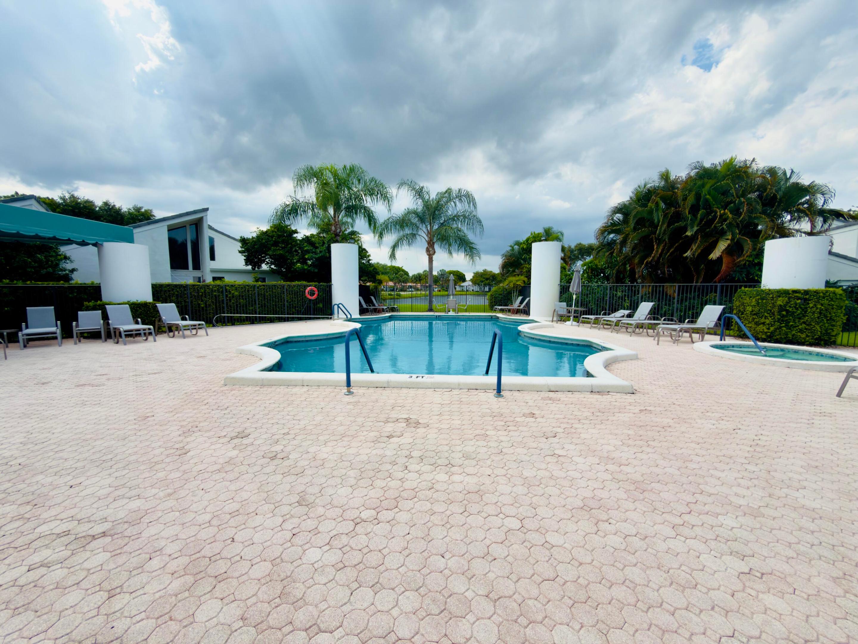 PEPPERTREE CONDO - Residential