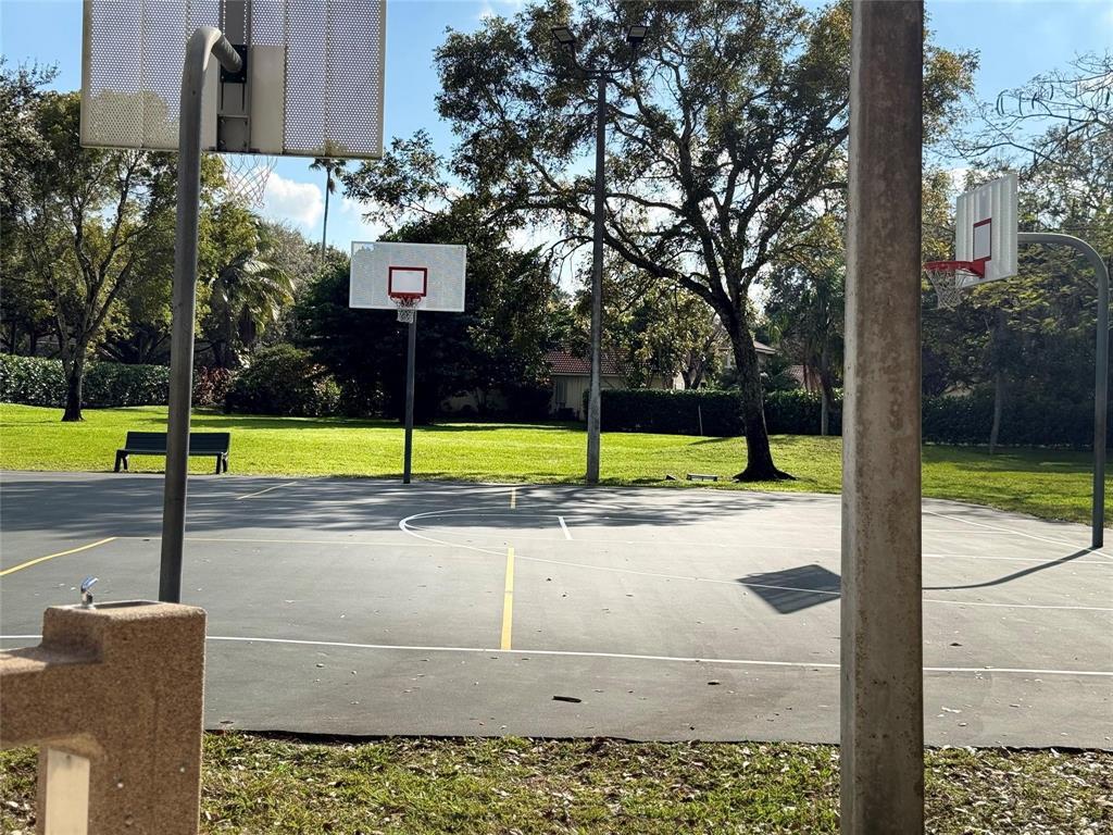 EMBASSY LAKES - Residential