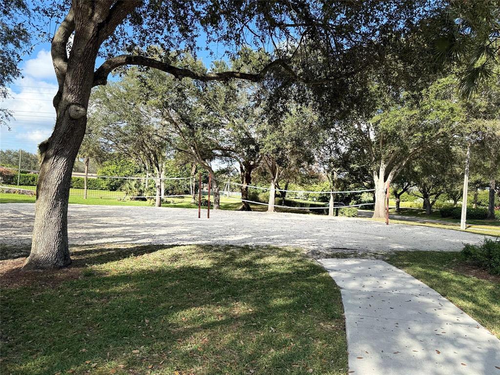 EMBASSY LAKES - Residential