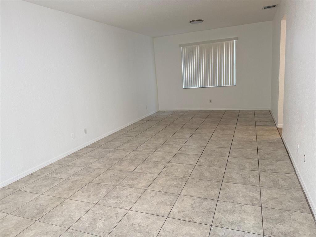 EMBASSY LAKES - Residential