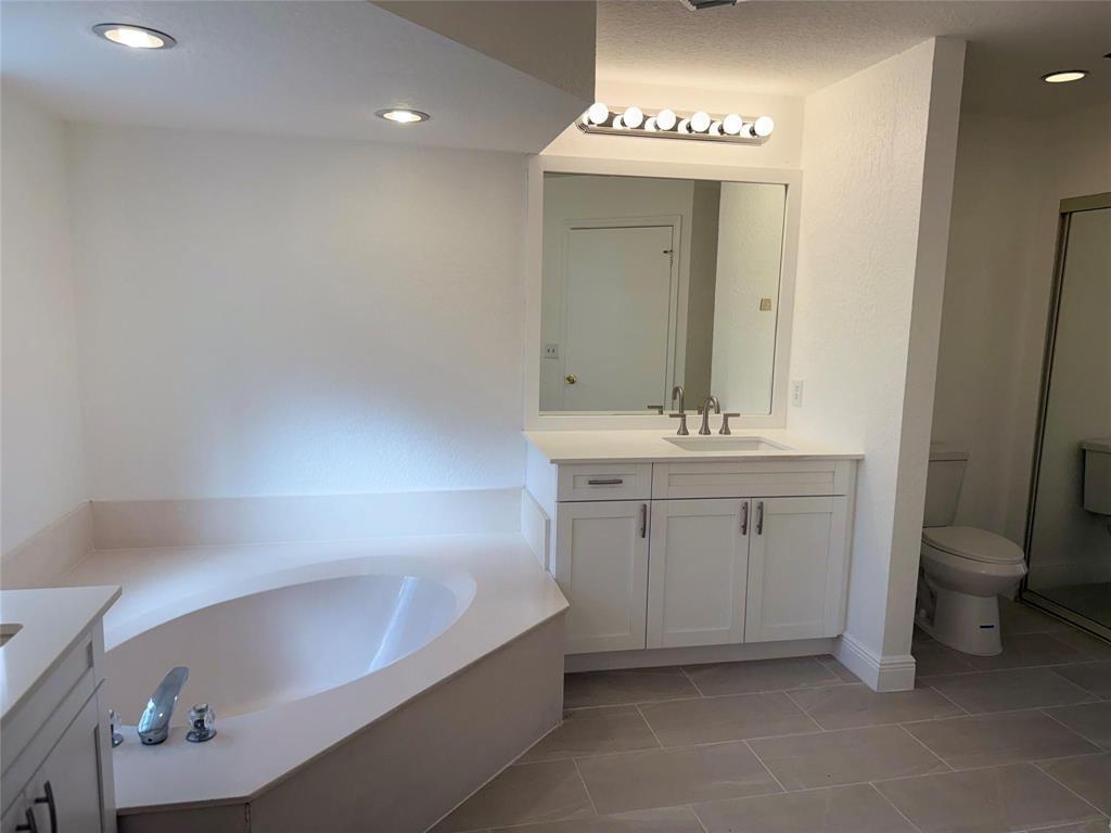 EMBASSY LAKES - Residential