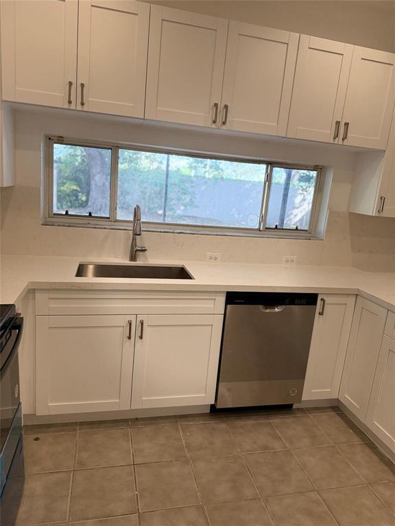 EMBASSY LAKES - Residential