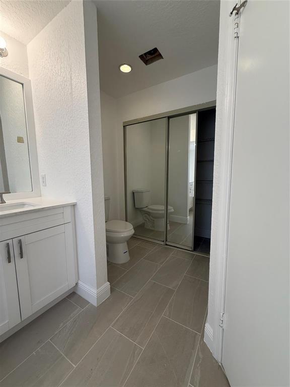 EMBASSY LAKES - Residential