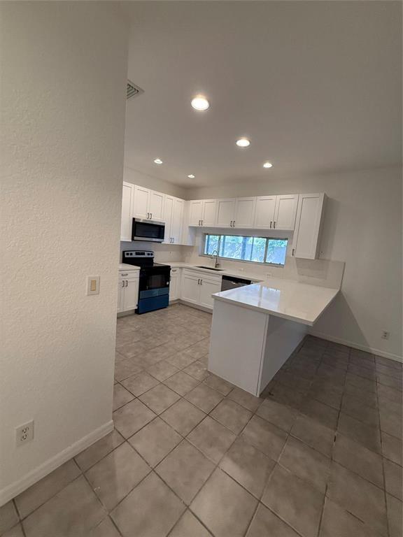 EMBASSY LAKES - Residential
