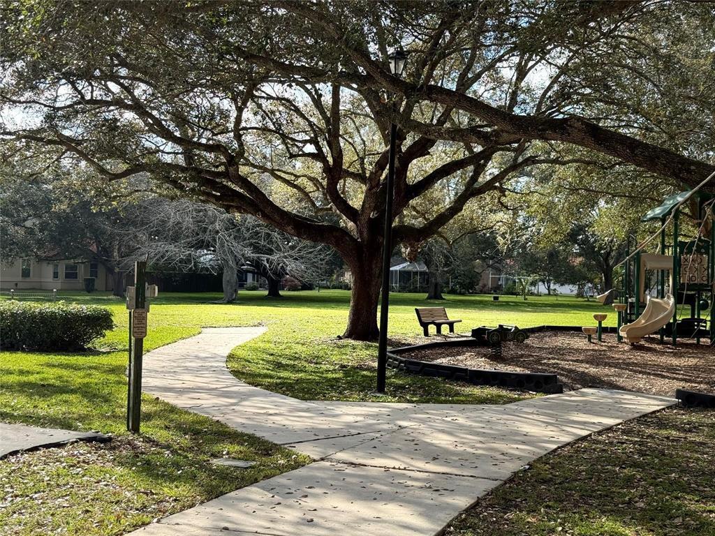 EMBASSY LAKES - Residential