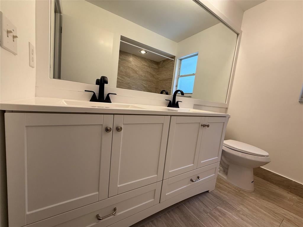 EMBASSY LAKES - Residential