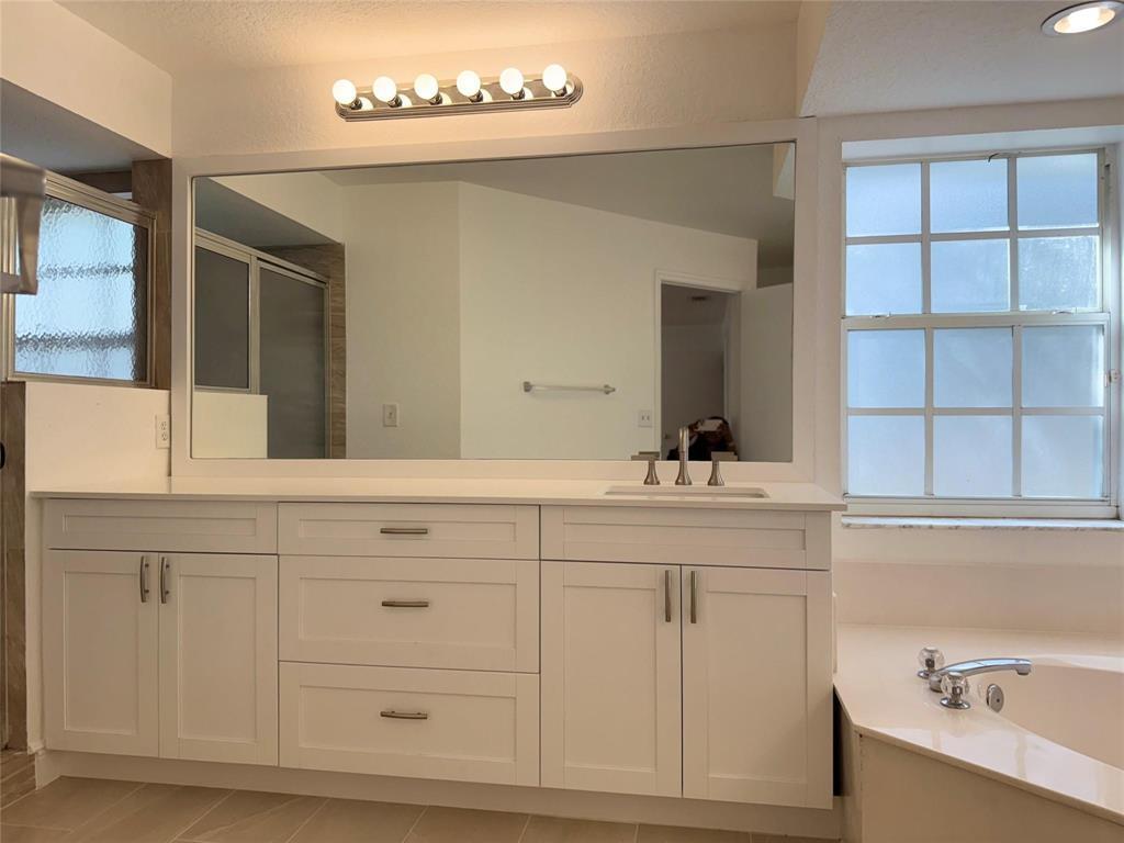 EMBASSY LAKES - Residential