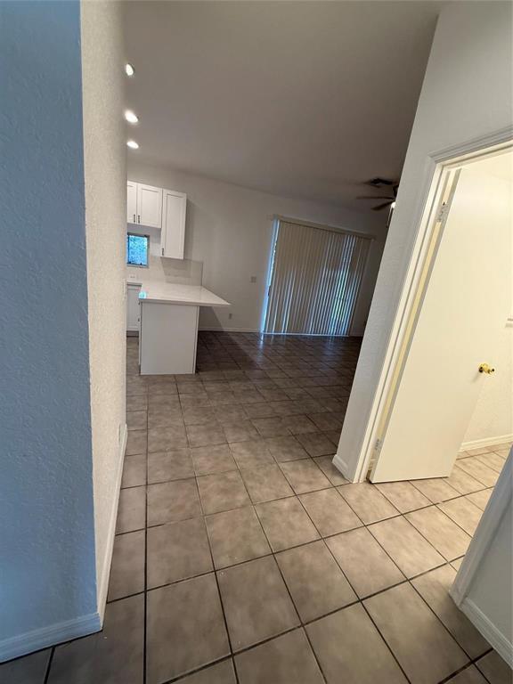EMBASSY LAKES - Residential