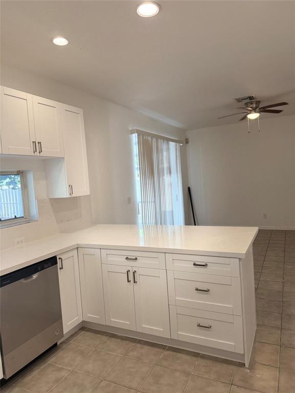 EMBASSY LAKES - Residential