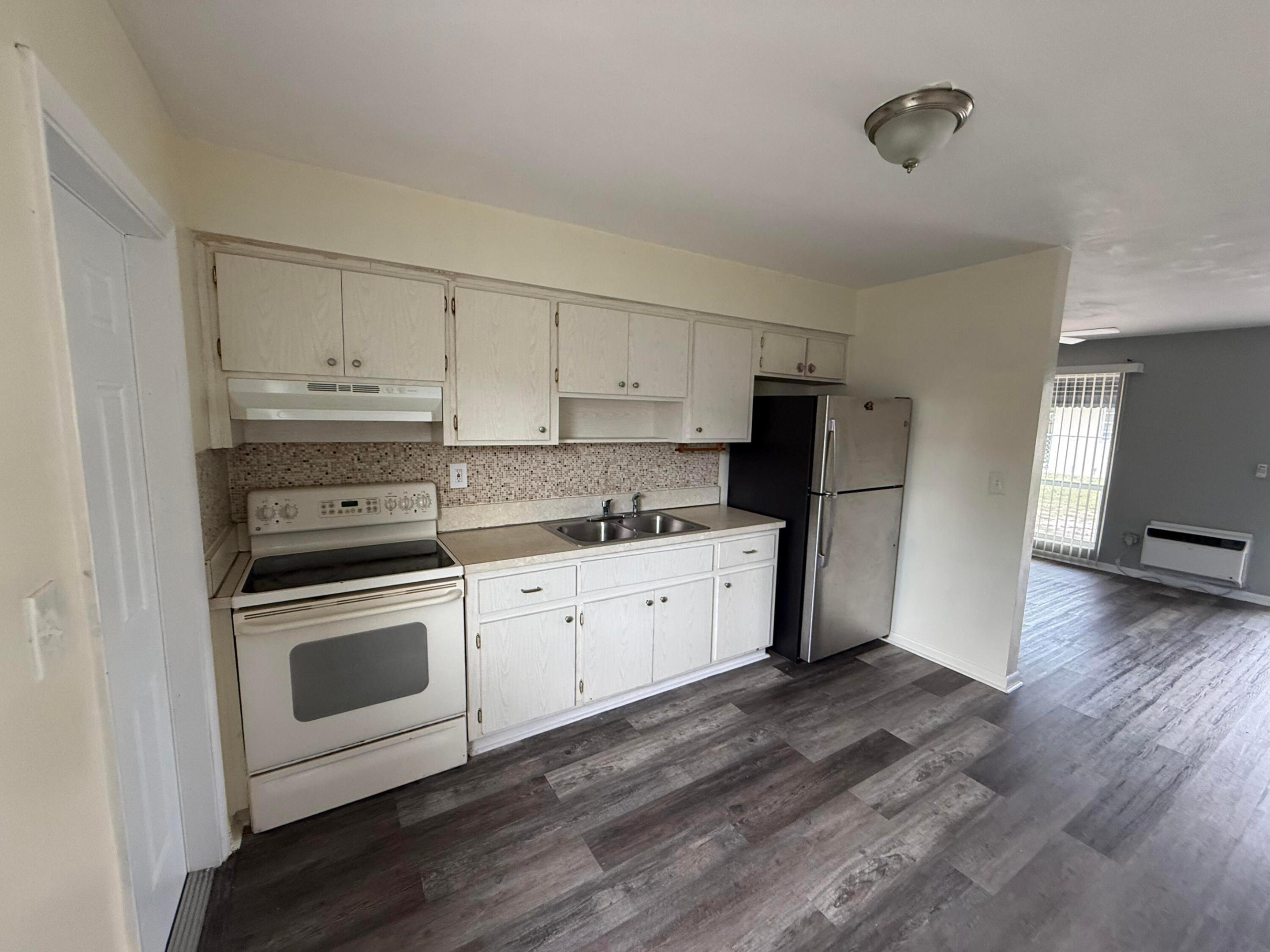 FLORAL HEIGHTS - Residential Lease