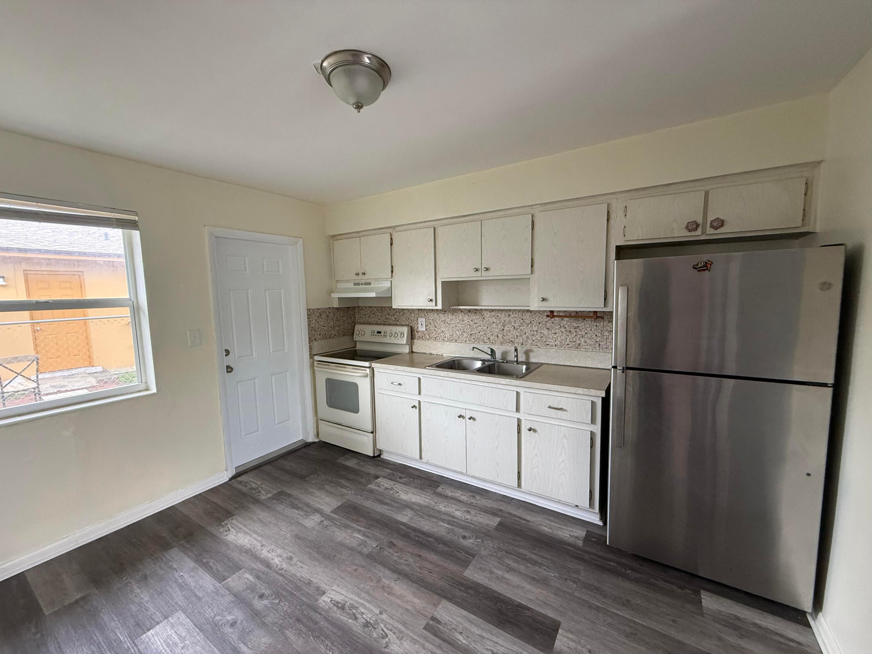FLORAL HEIGHTS - Residential Lease