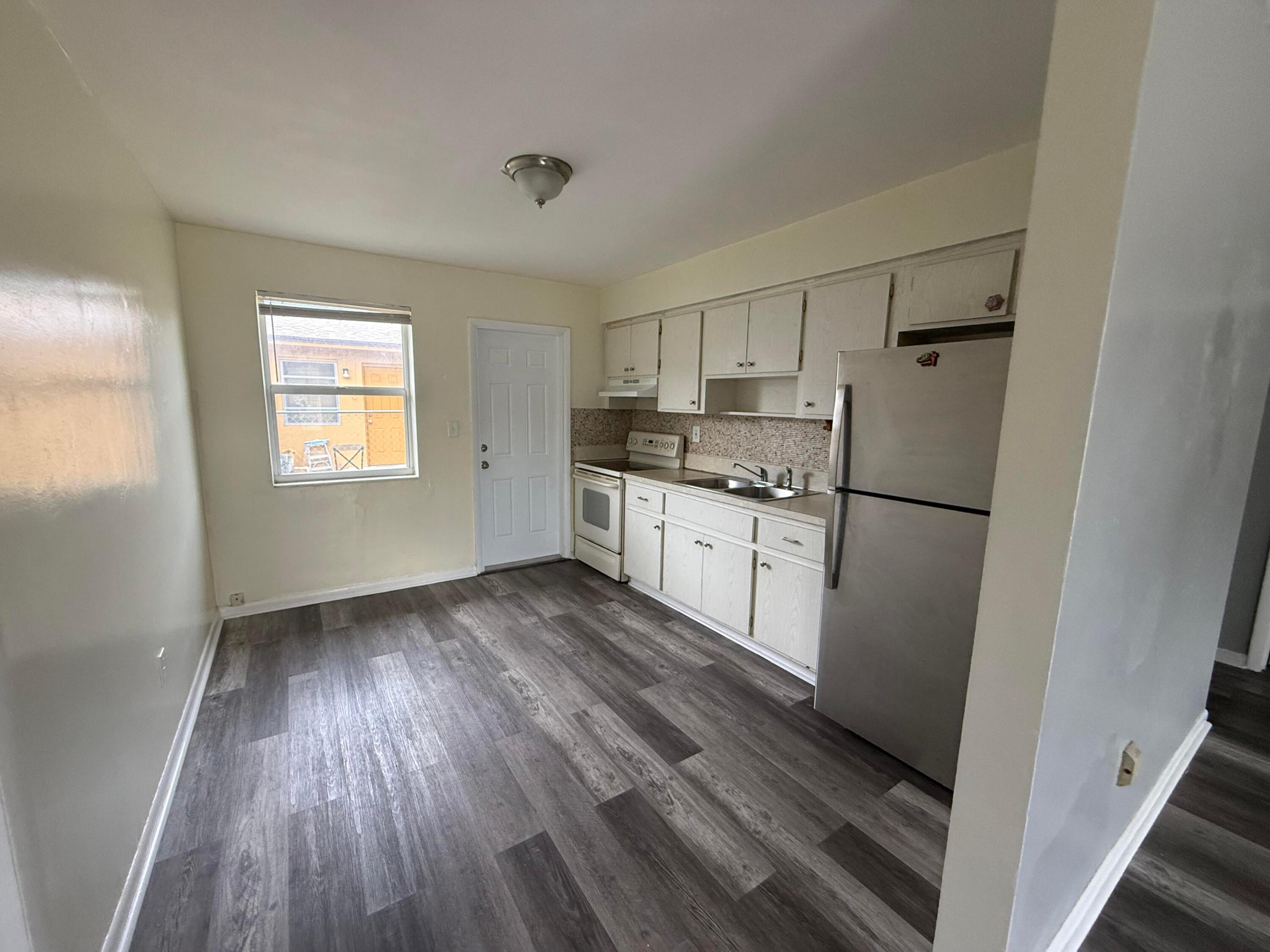 FLORAL HEIGHTS - Residential Lease