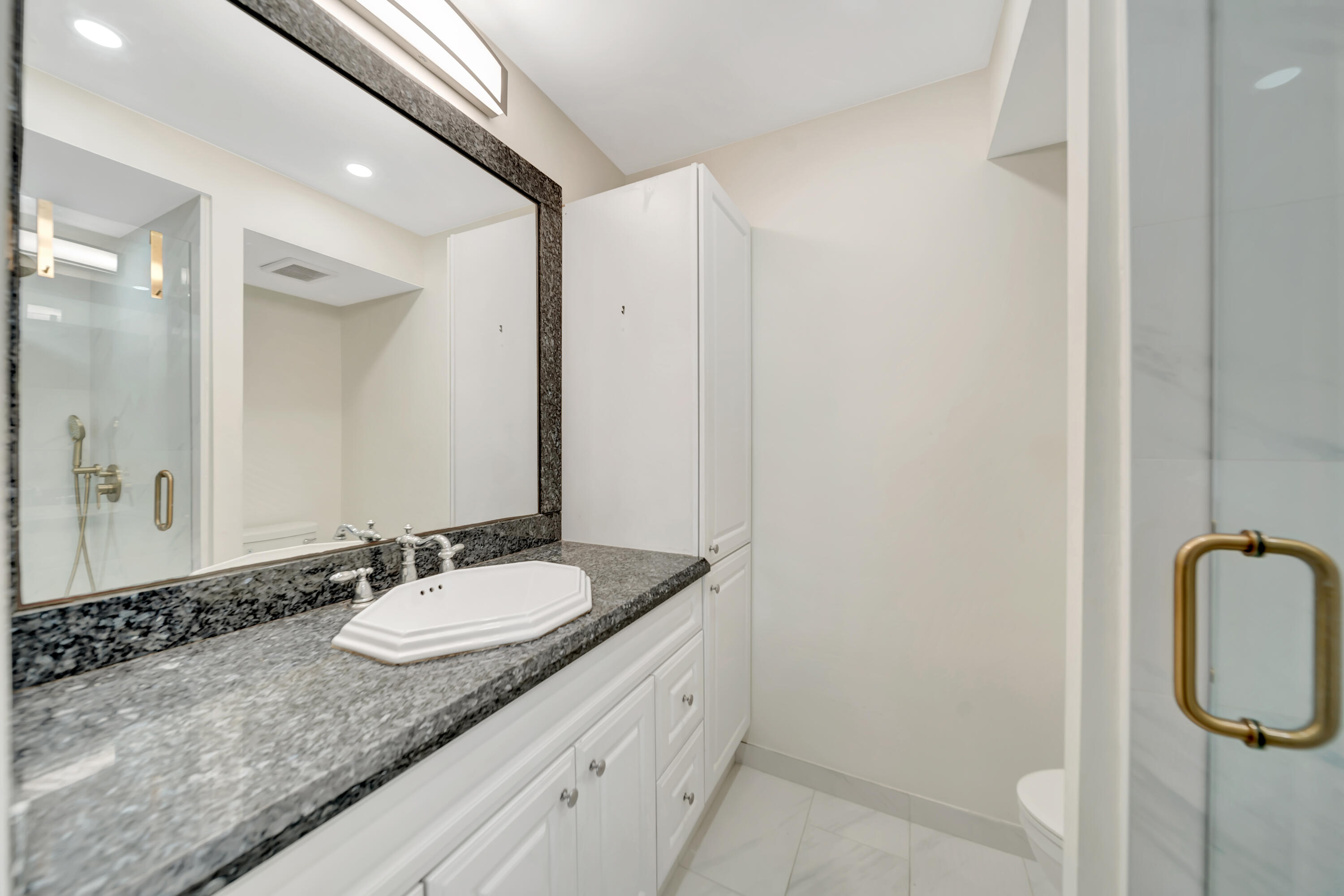 ROYAL MARINER CONDO - Residential Lease