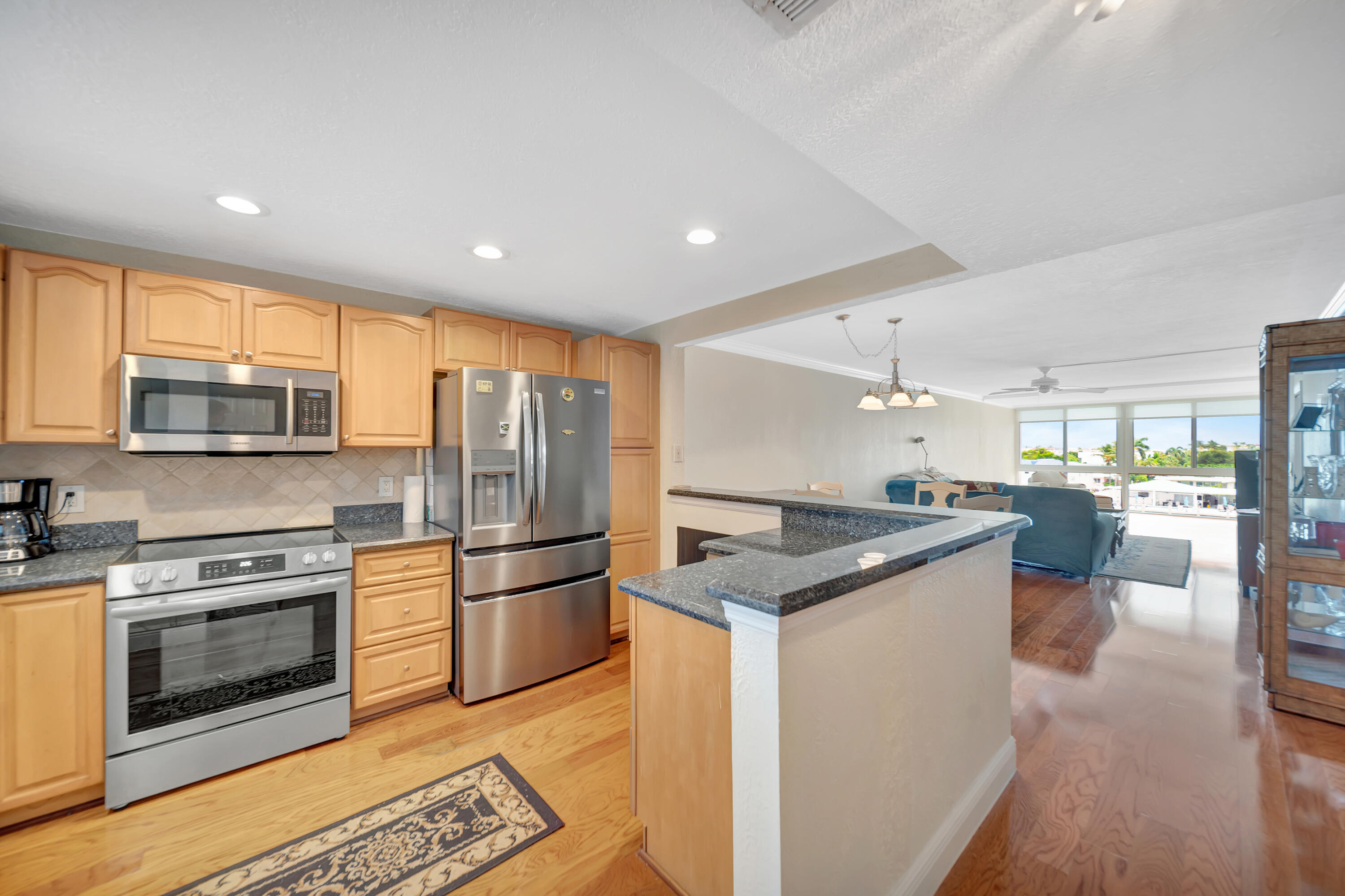 ROYAL MARINER CONDO - Residential Lease