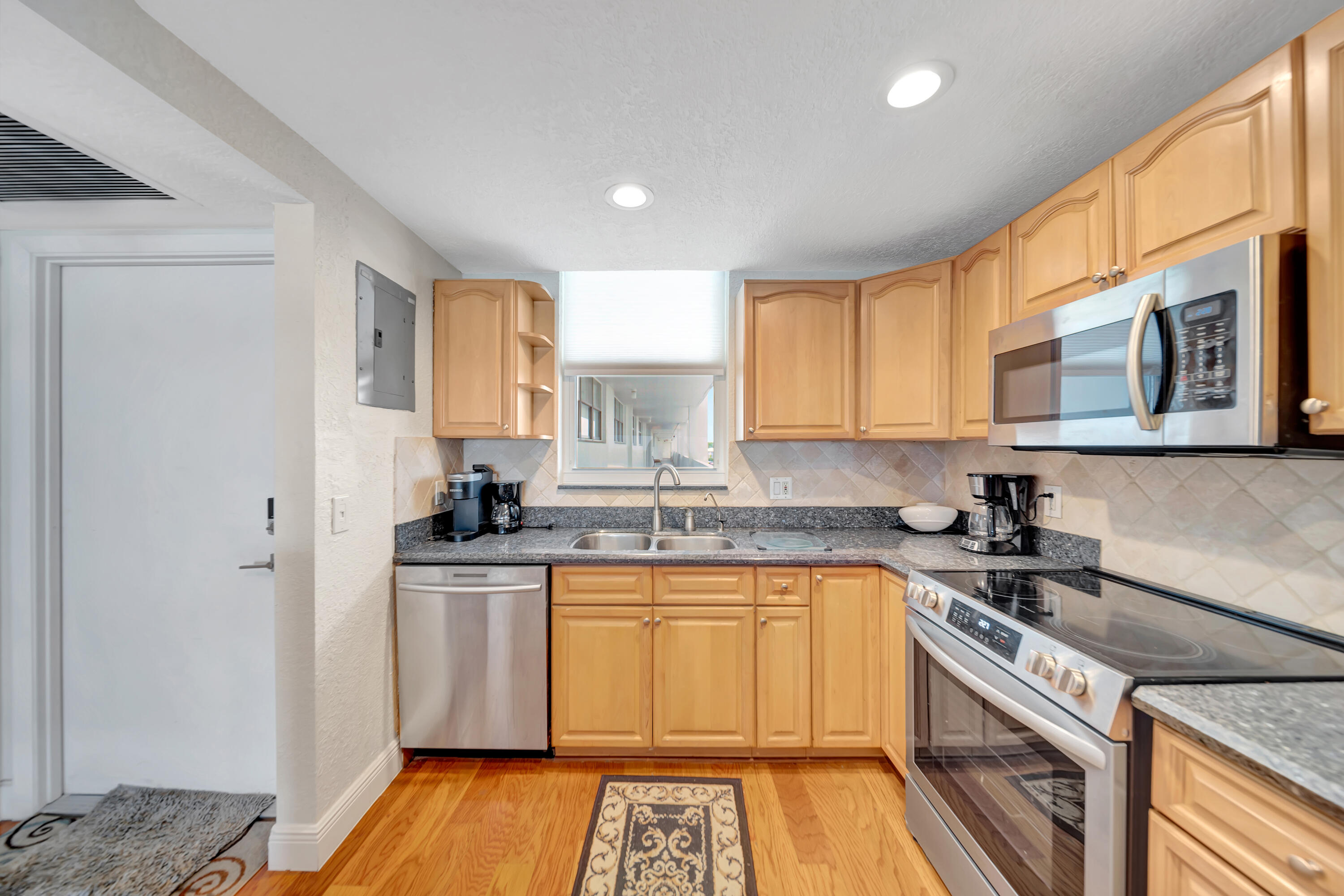 ROYAL MARINER CONDO - Residential Lease