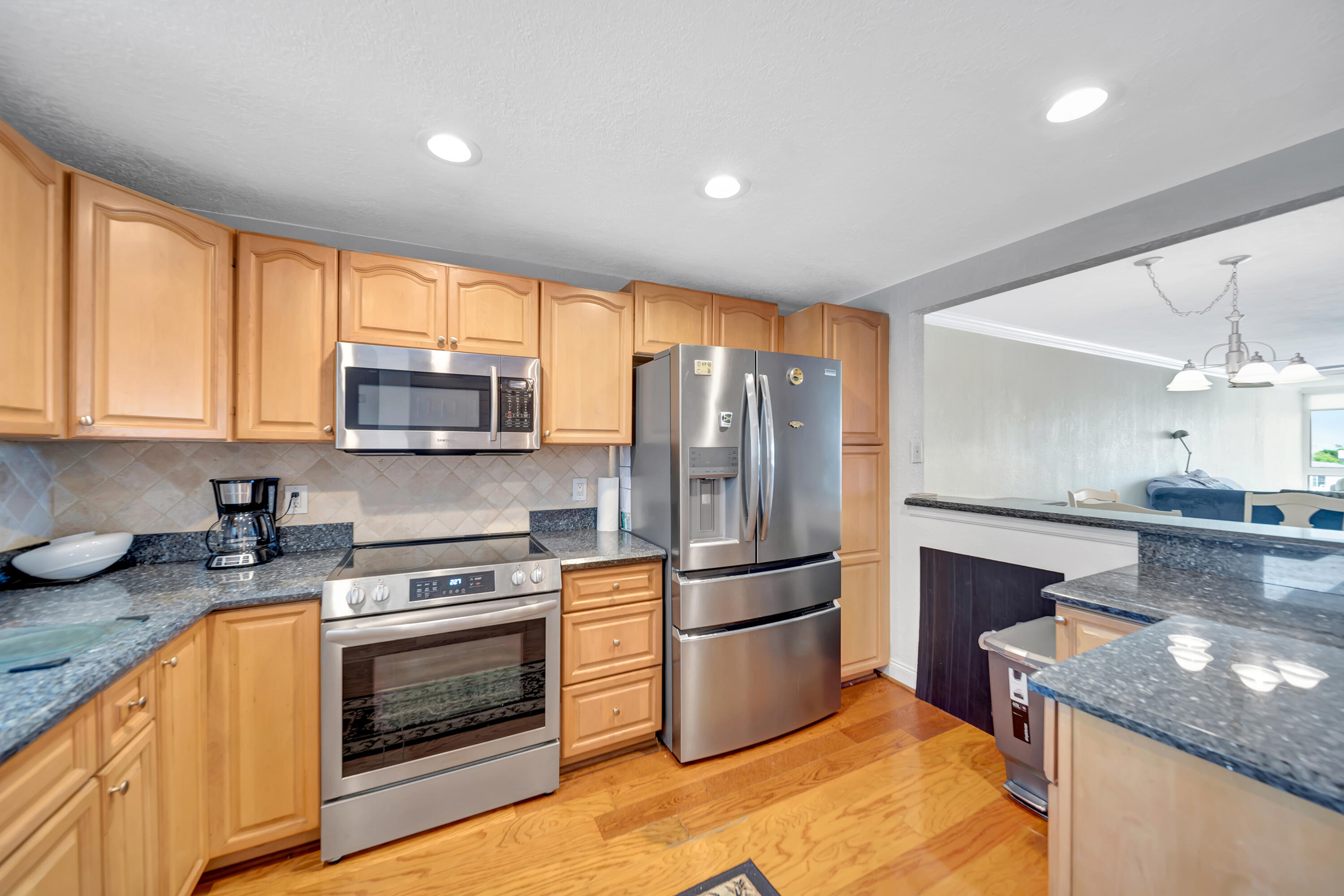 ROYAL MARINER CONDO - Residential Lease