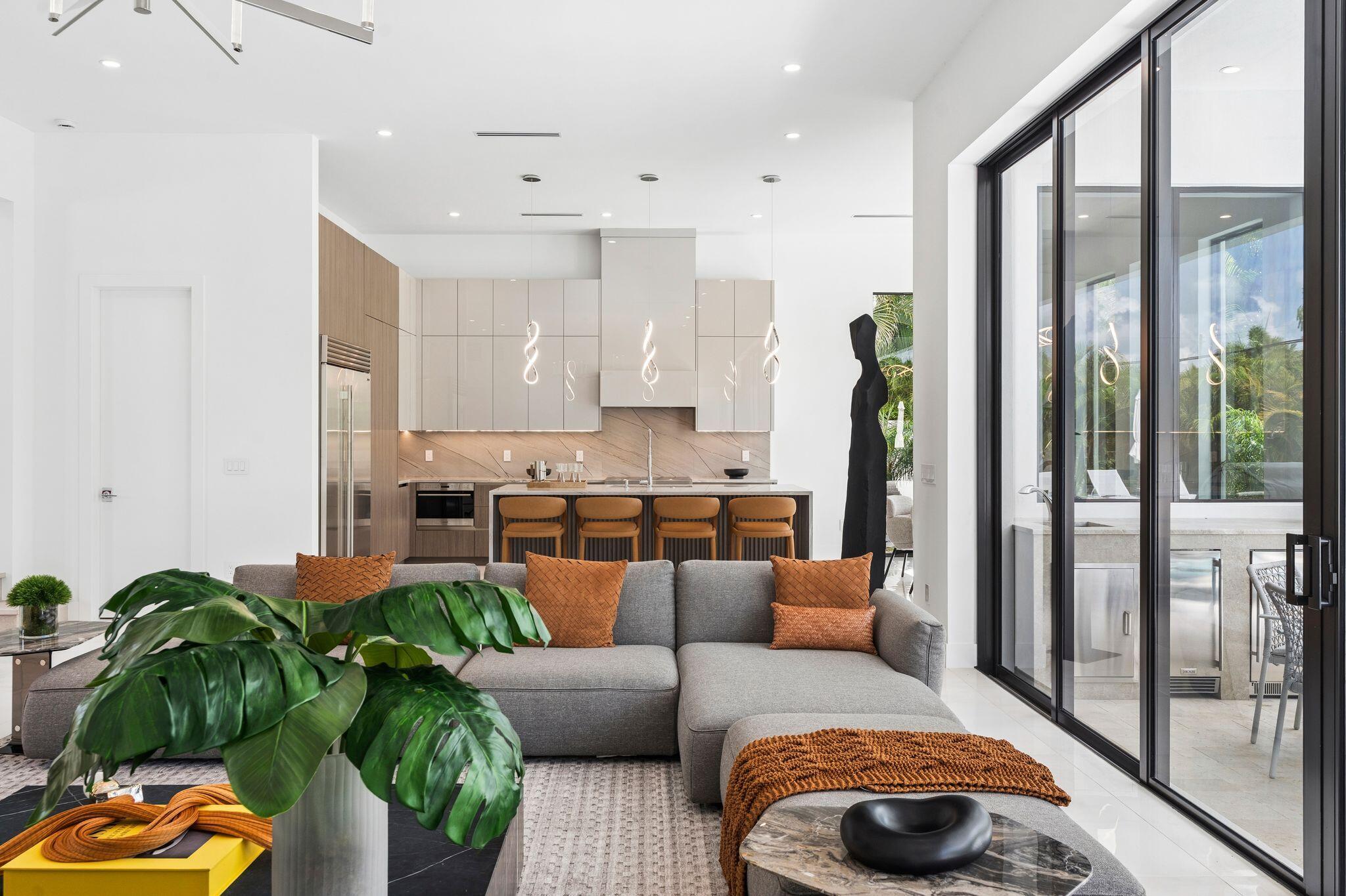 LAKE FLORESTA PARK - Residential