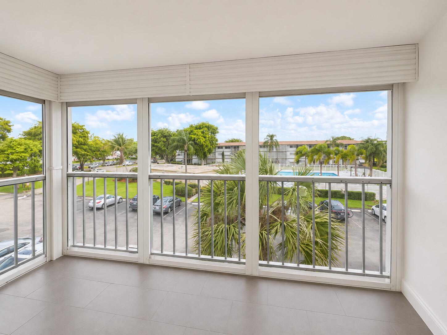 HILLCREST COUNTRY CLUB APTS NO 7 - Residential