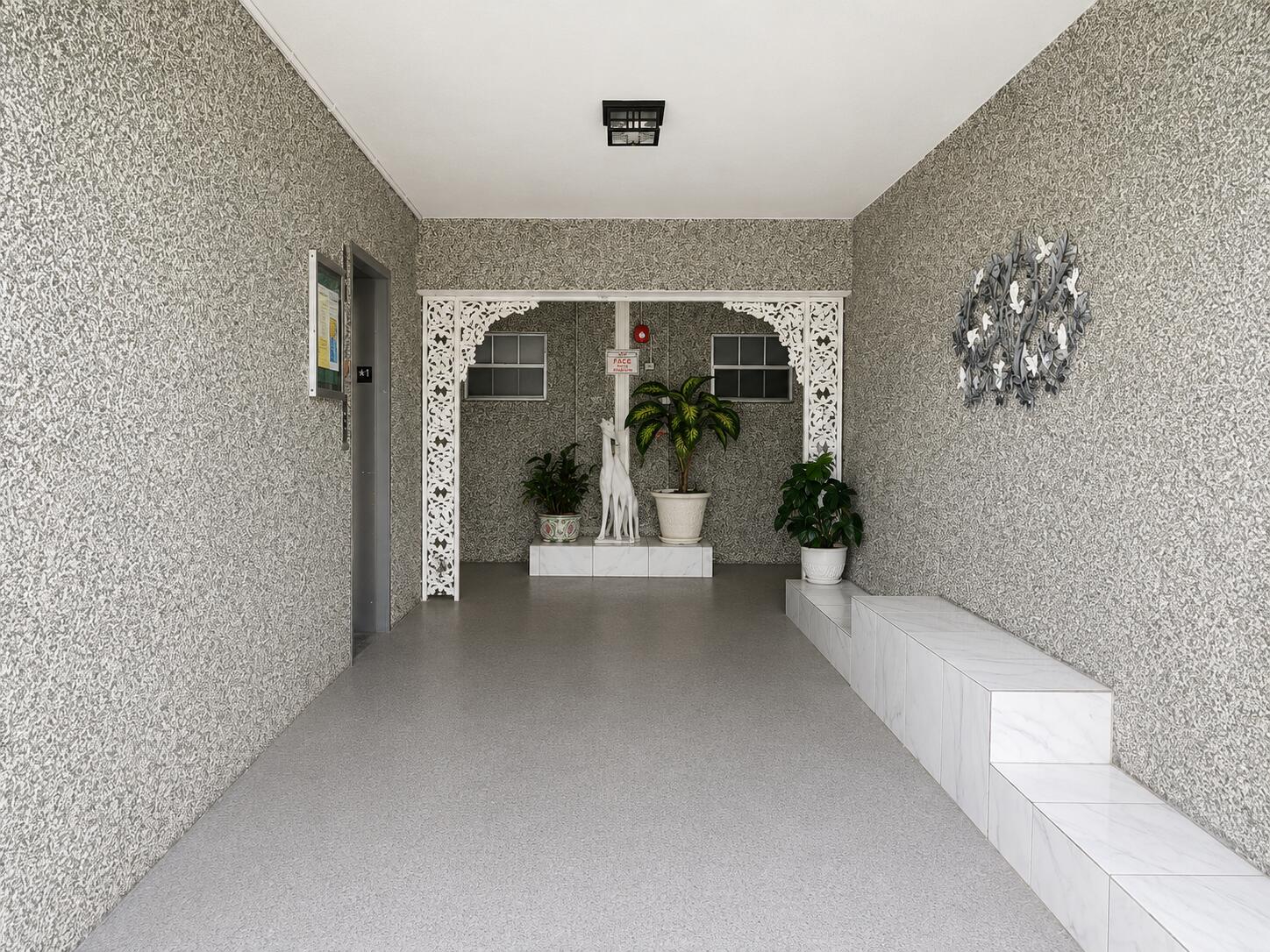 HILLCREST COUNTRY CLUB APTS NO 7 - Residential