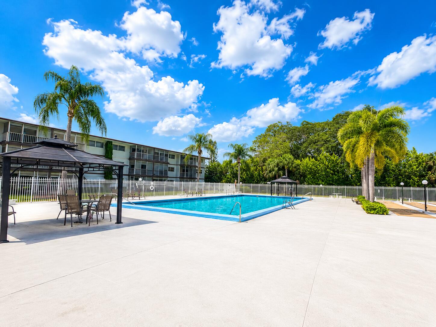 HILLCREST COUNTRY CLUB APTS NO 7 - Residential
