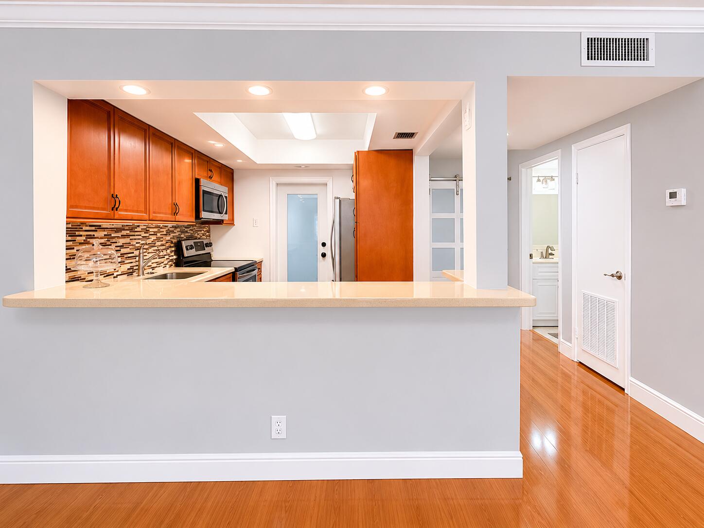 HILLCREST COUNTRY CLUB APTS NO 7 - Residential