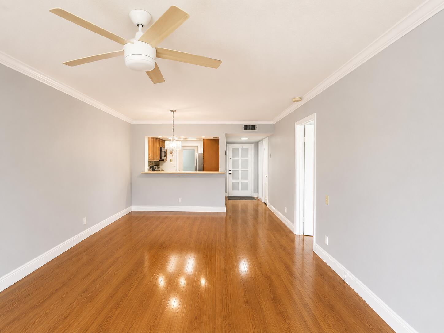 HILLCREST COUNTRY CLUB APTS NO 7 - Residential