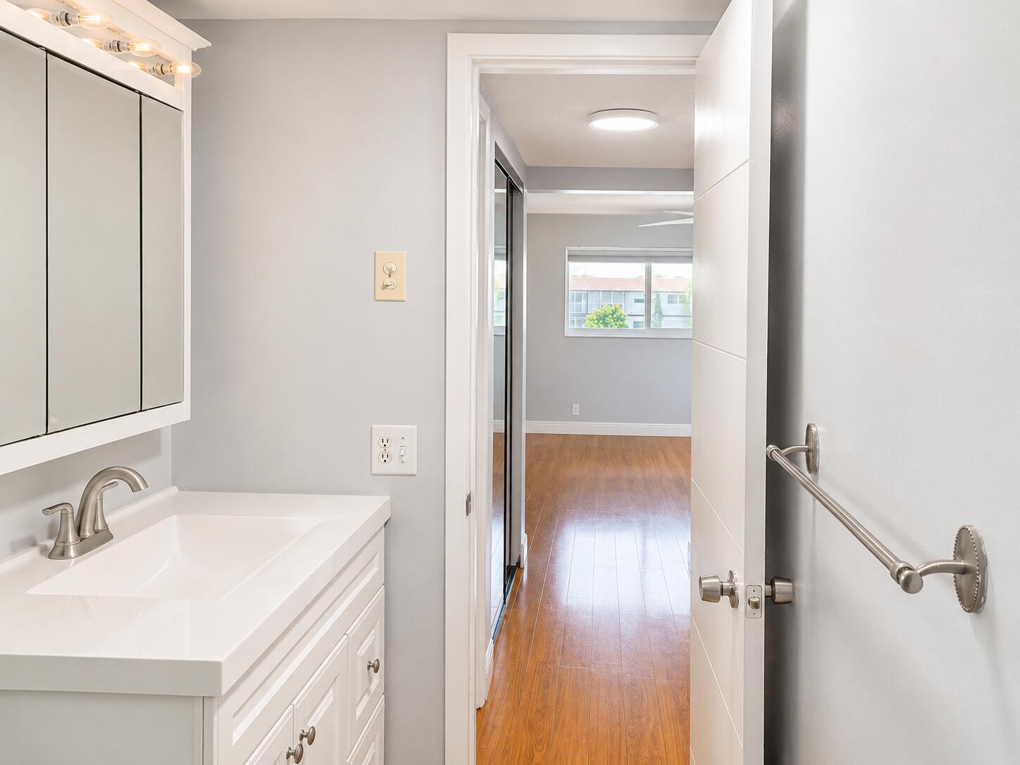 HILLCREST COUNTRY CLUB APTS NO 7 - Residential
