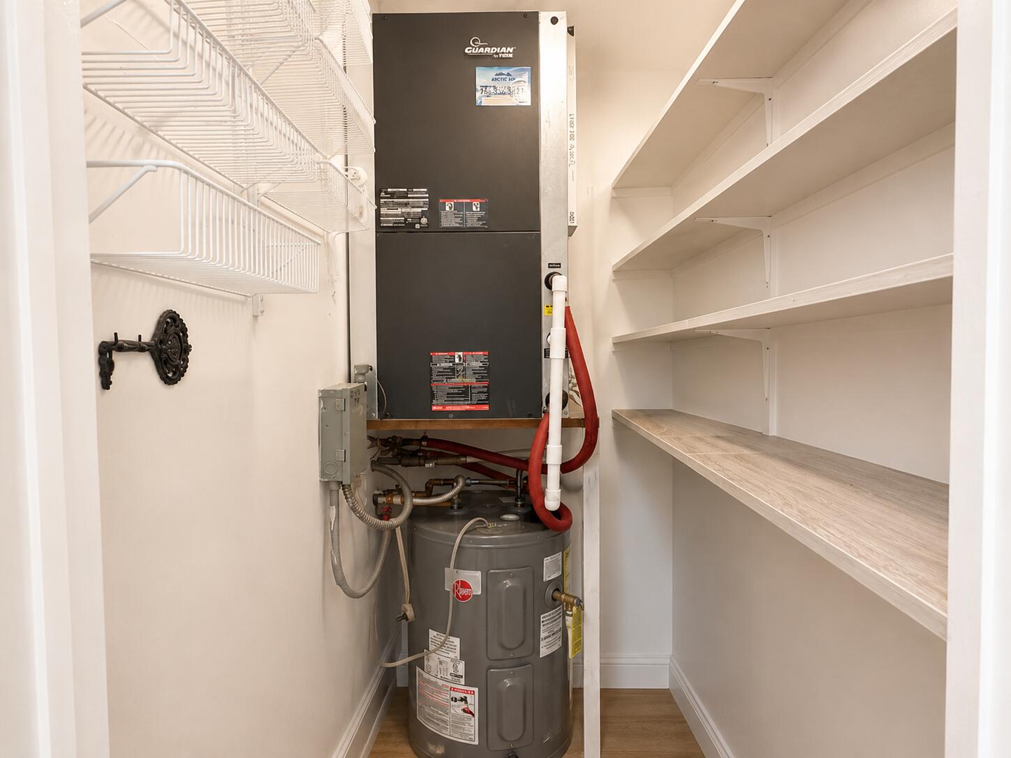 HILLCREST COUNTRY CLUB APTS NO 7 - Residential