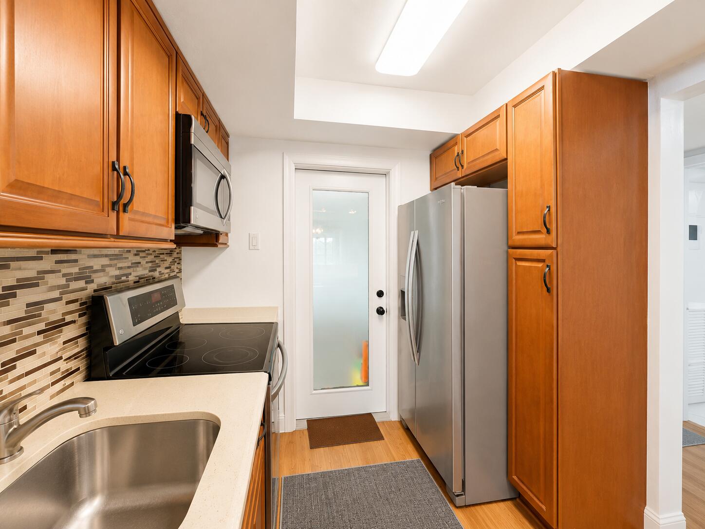 HILLCREST COUNTRY CLUB APTS NO 7 - Residential