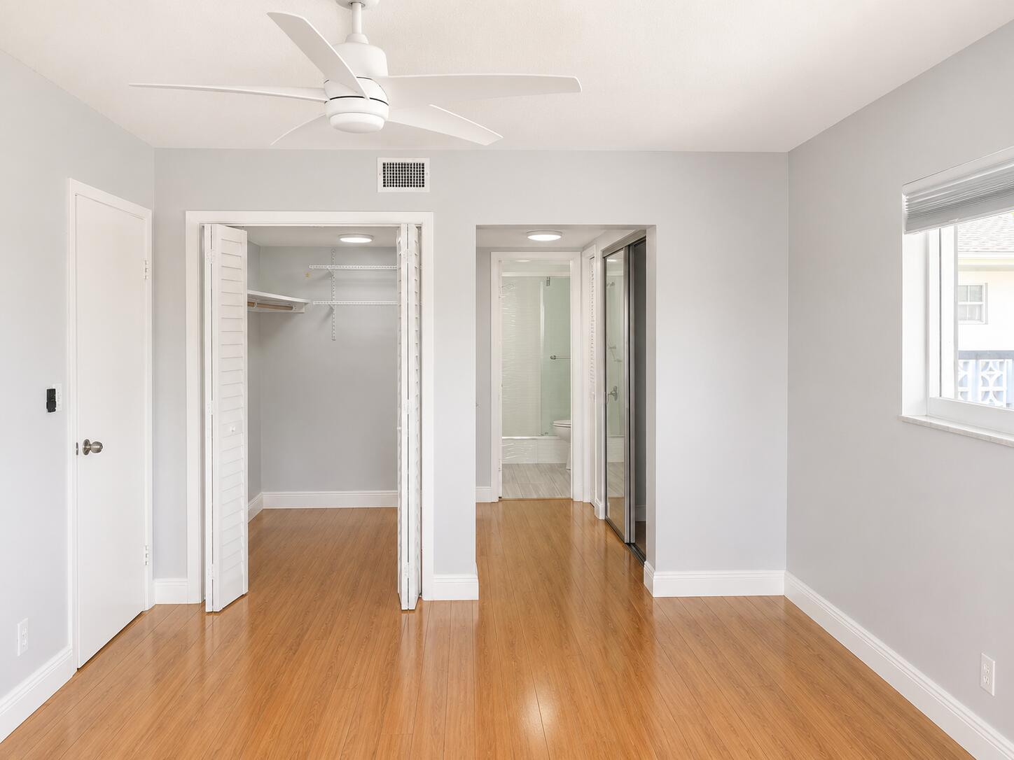 HILLCREST COUNTRY CLUB APTS NO 7 - Residential