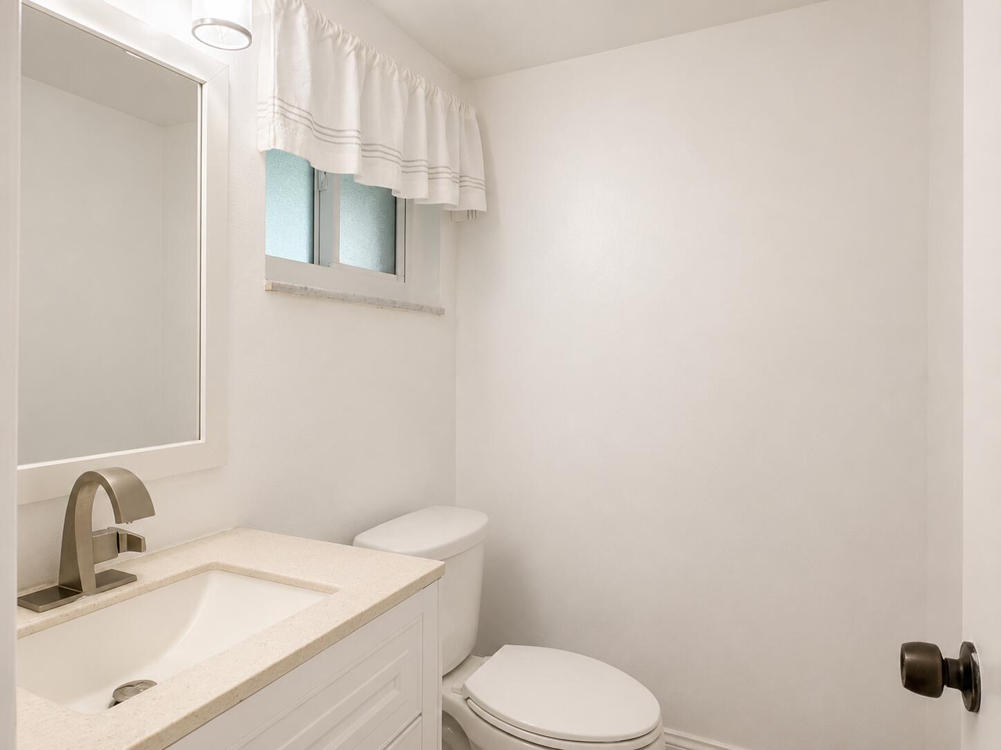 HILLCREST COUNTRY CLUB APTS NO 7 - Residential