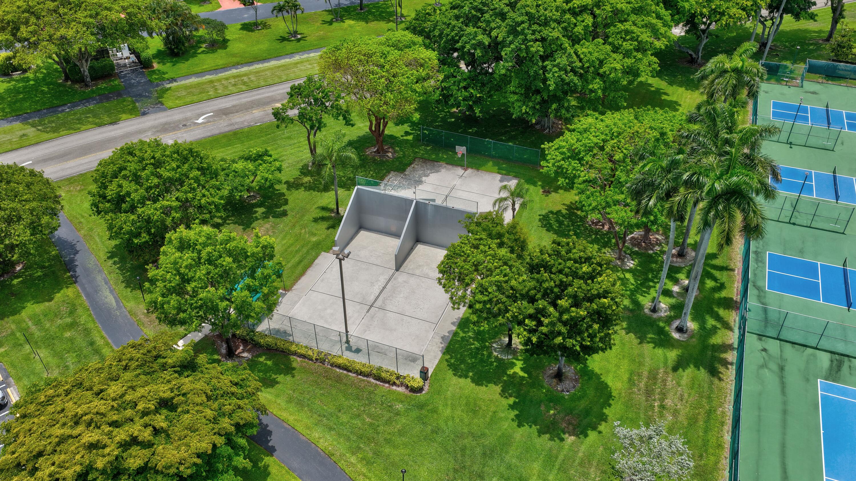 WHISPER WALK SEC C CONDO - Residential