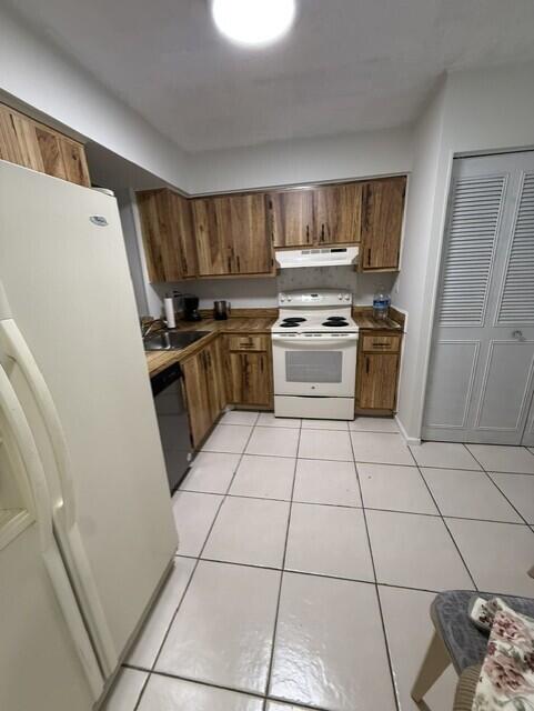 PALM LAKES CONDO - Residential