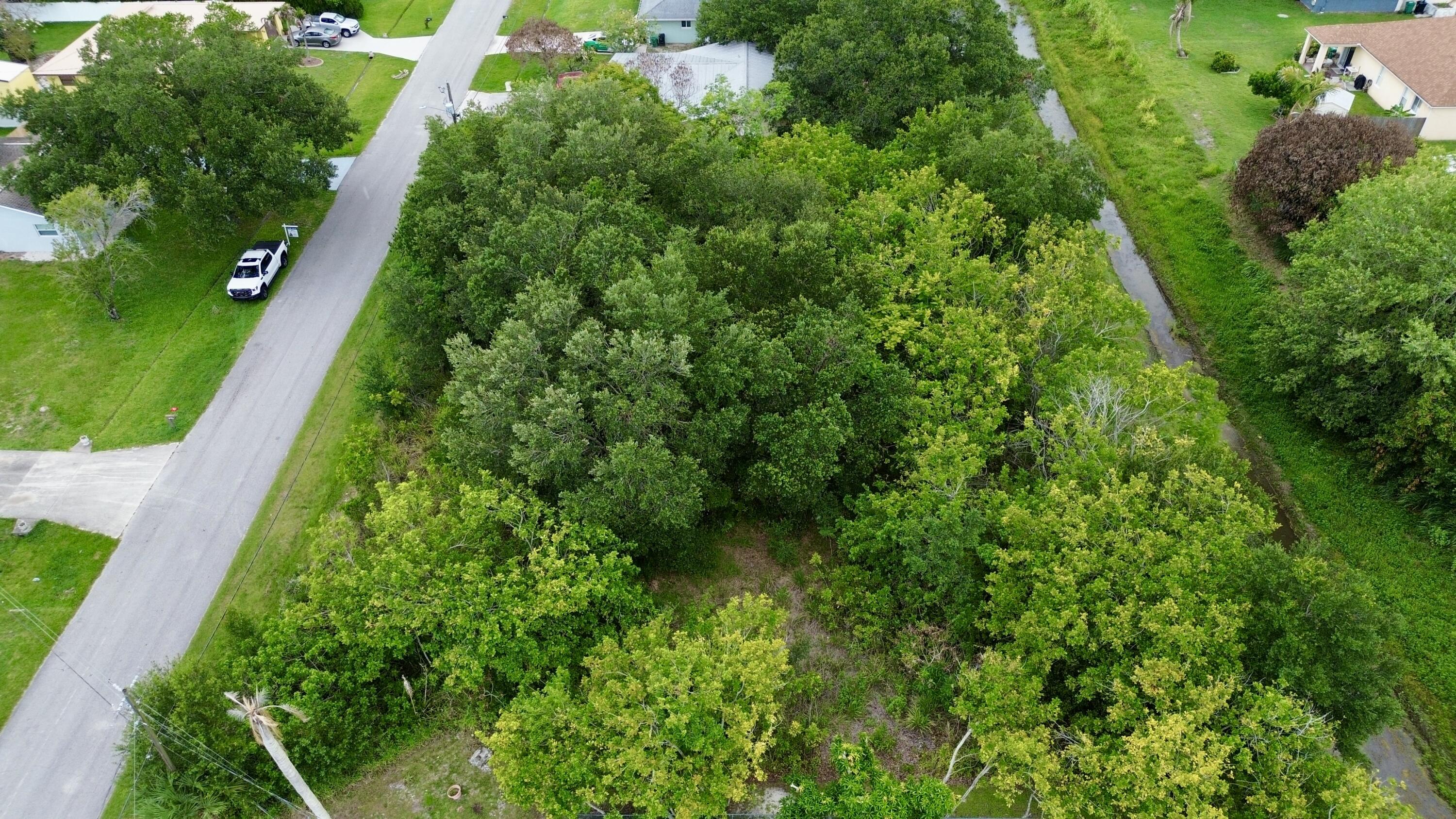 PORT ST LUCIE SECTION 27 - Land