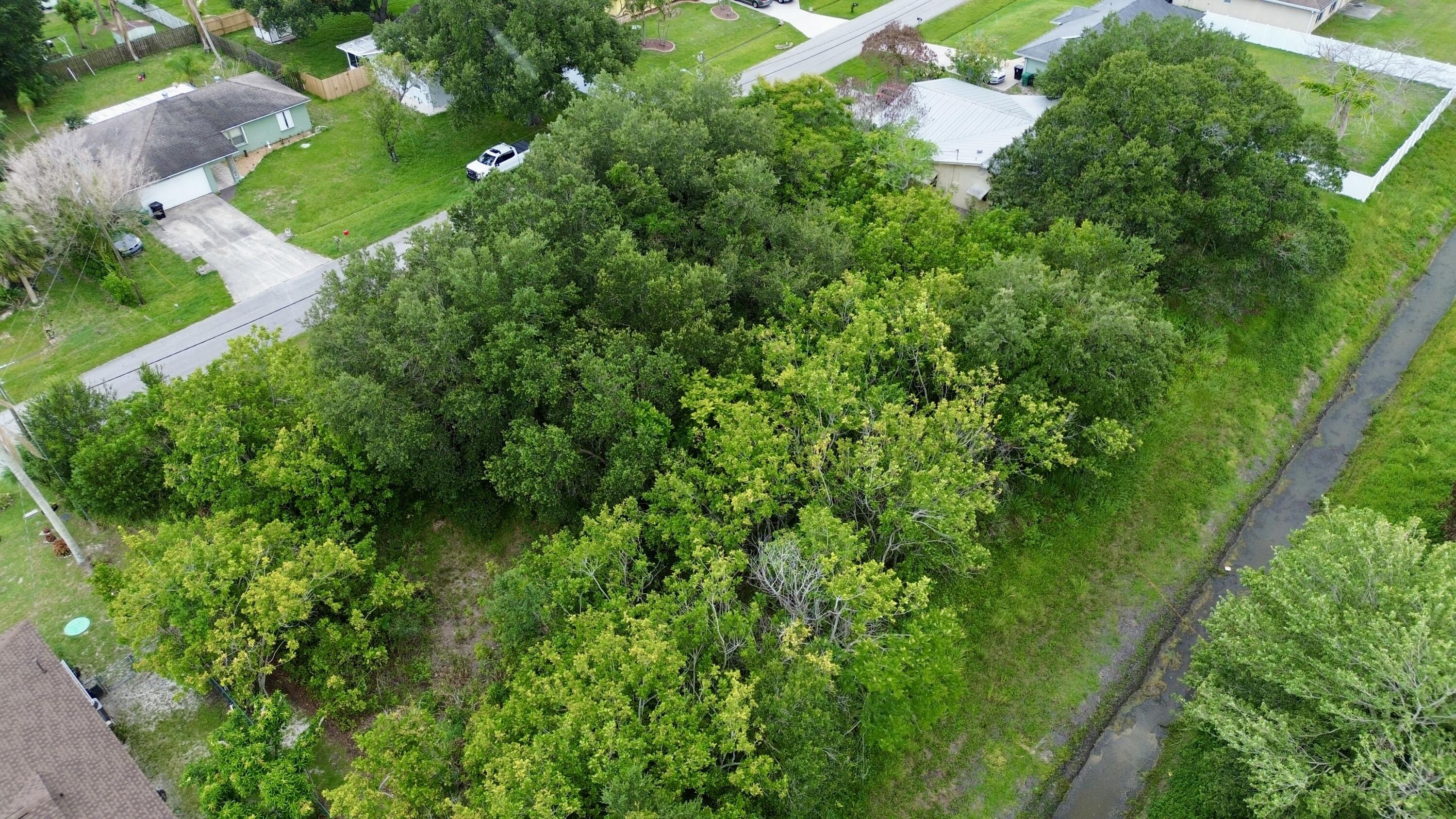 PORT ST LUCIE SECTION 27 - Land