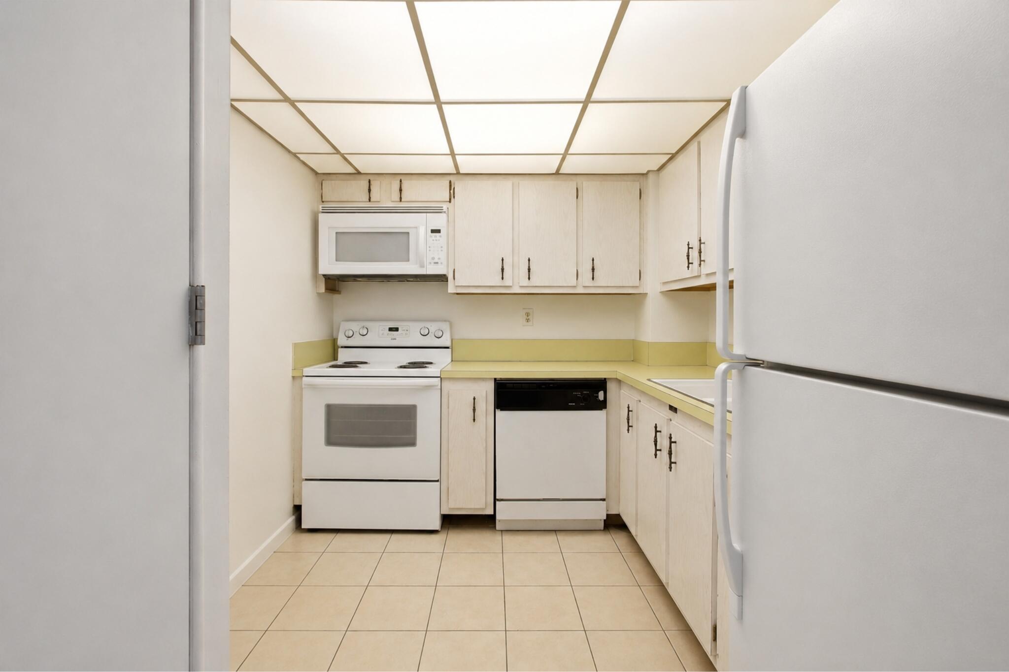 LE CHATEAU ROYAL CONDO - Residential