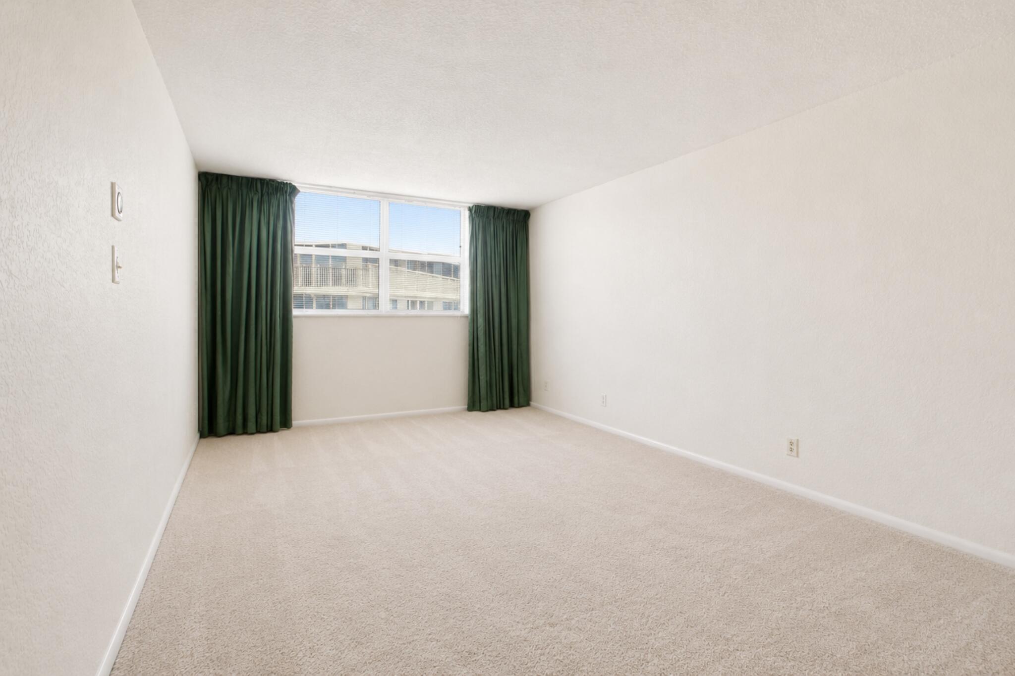 LE CHATEAU ROYAL CONDO - Residential