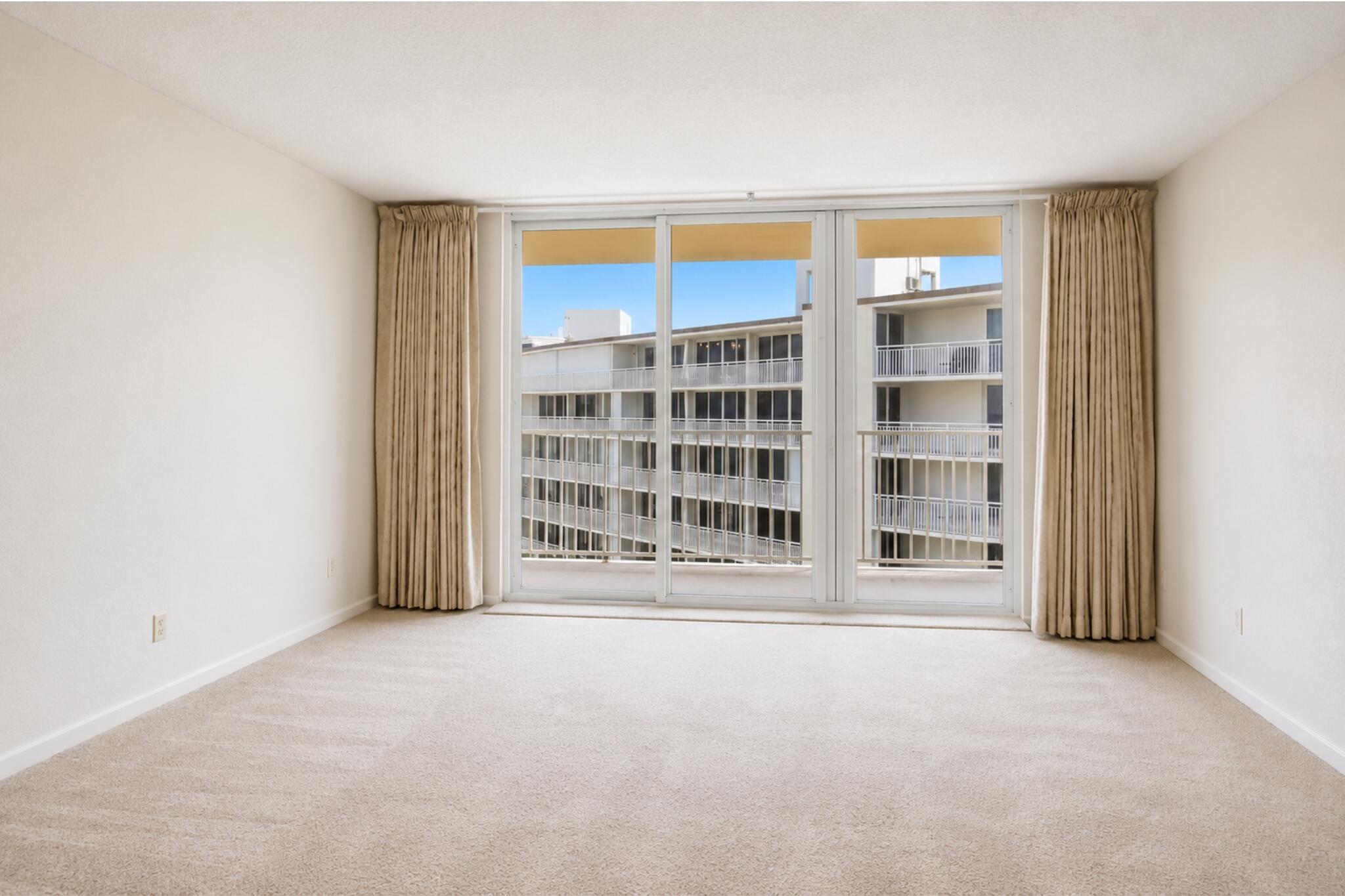 LE CHATEAU ROYAL CONDO - Residential