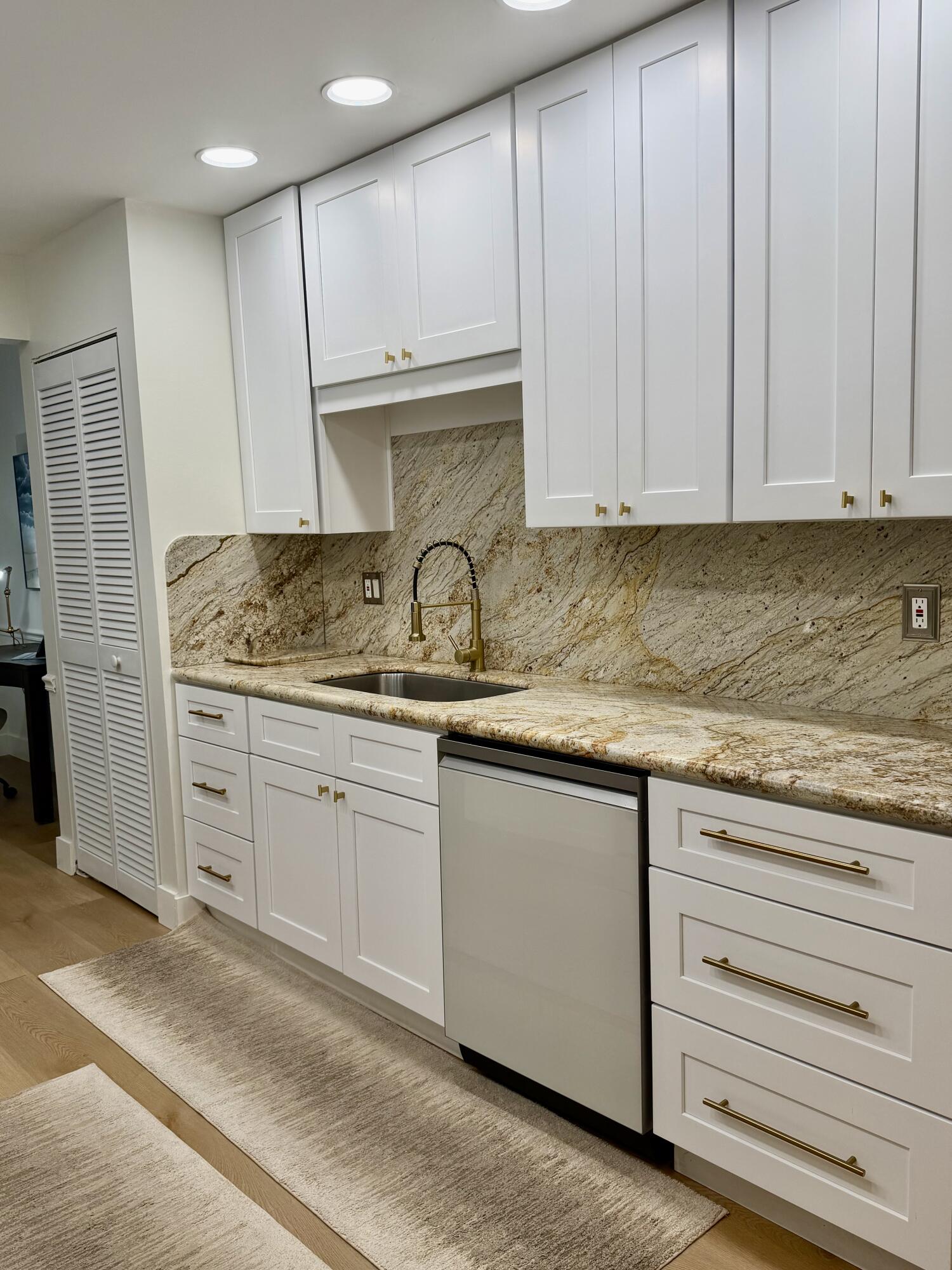 THE LAKES OF DEER CREEK - Residential Lease