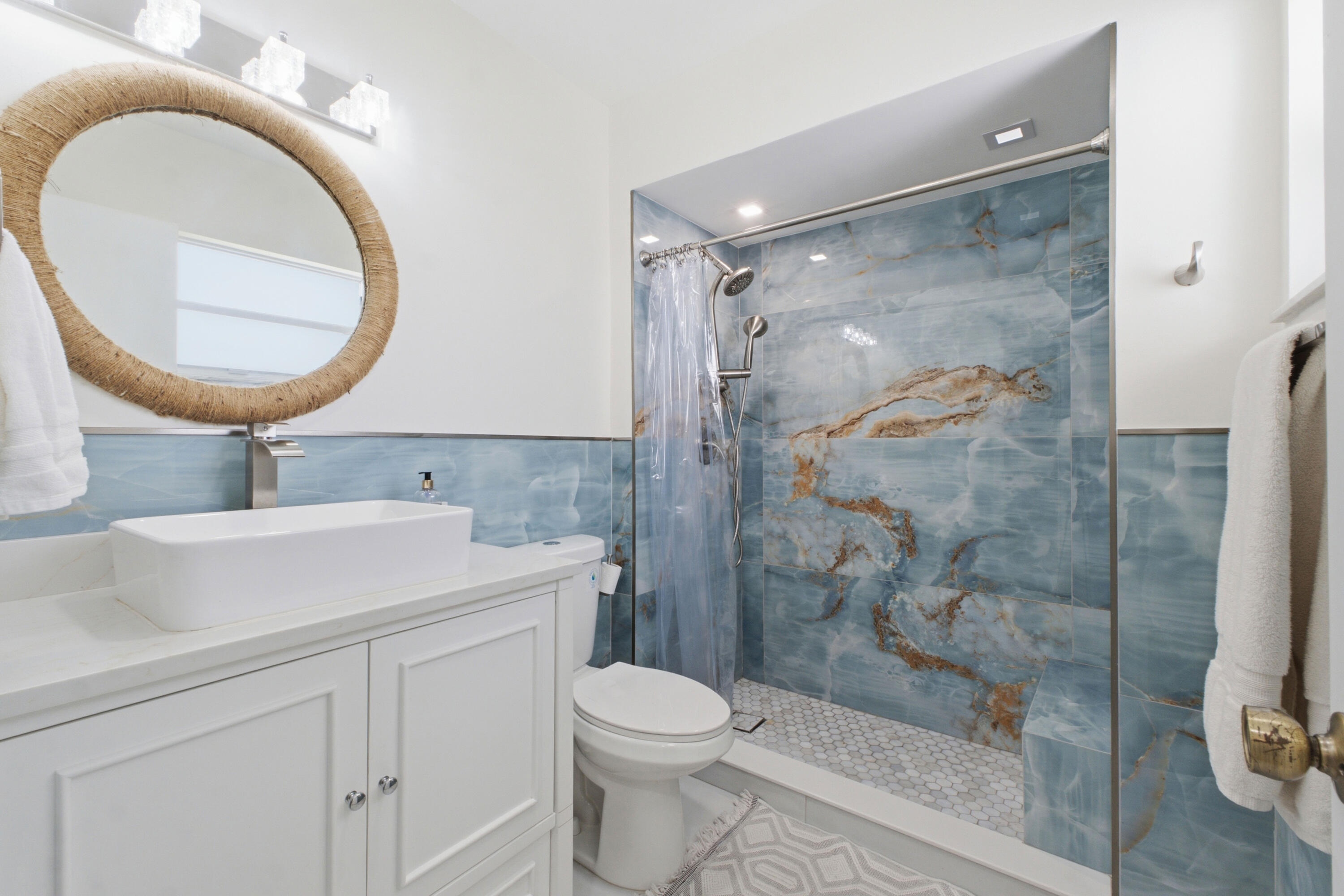 THE LAKES OF DEER CREEK - Residential Lease