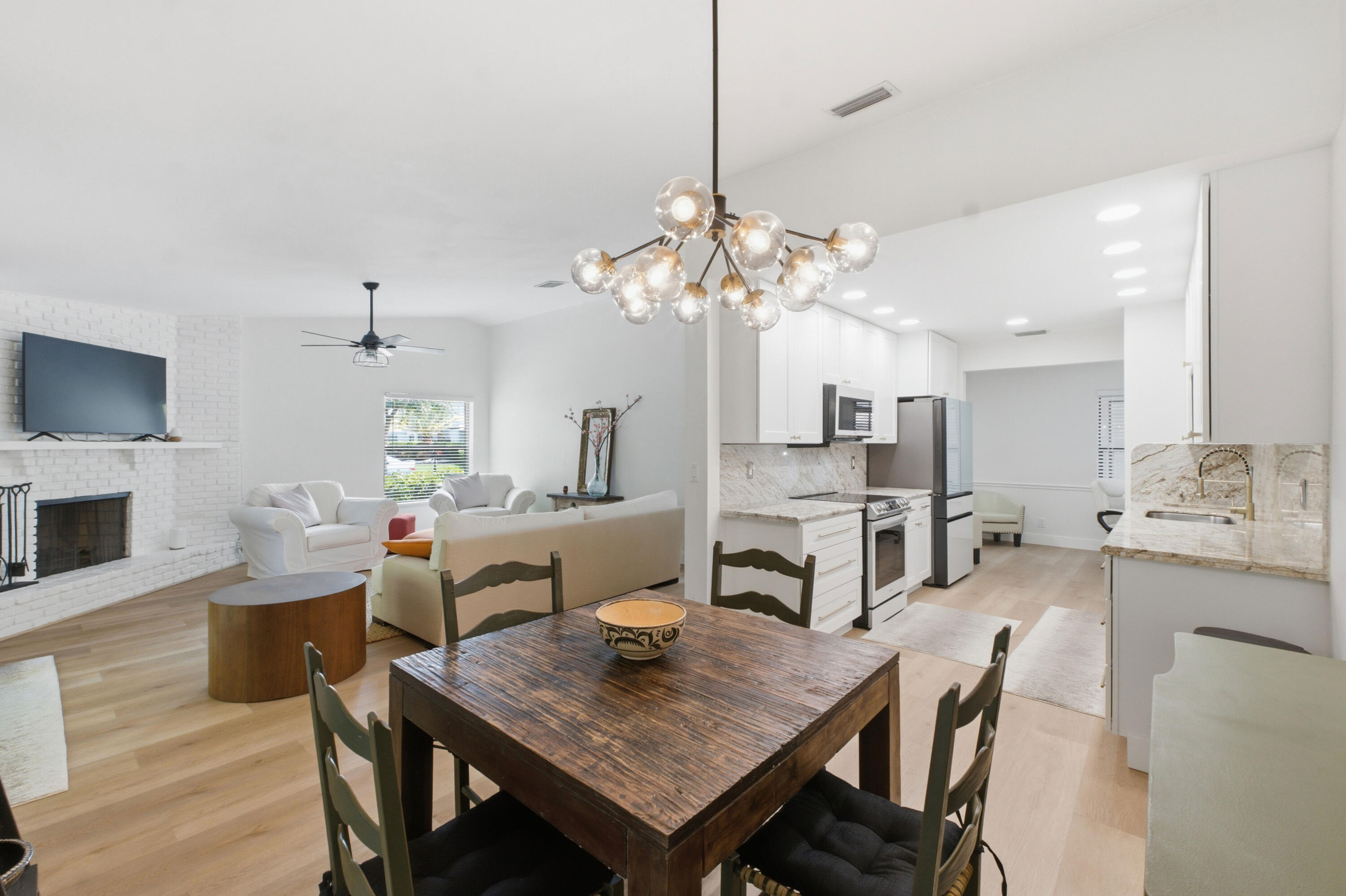 THE LAKES OF DEER CREEK - Residential Lease