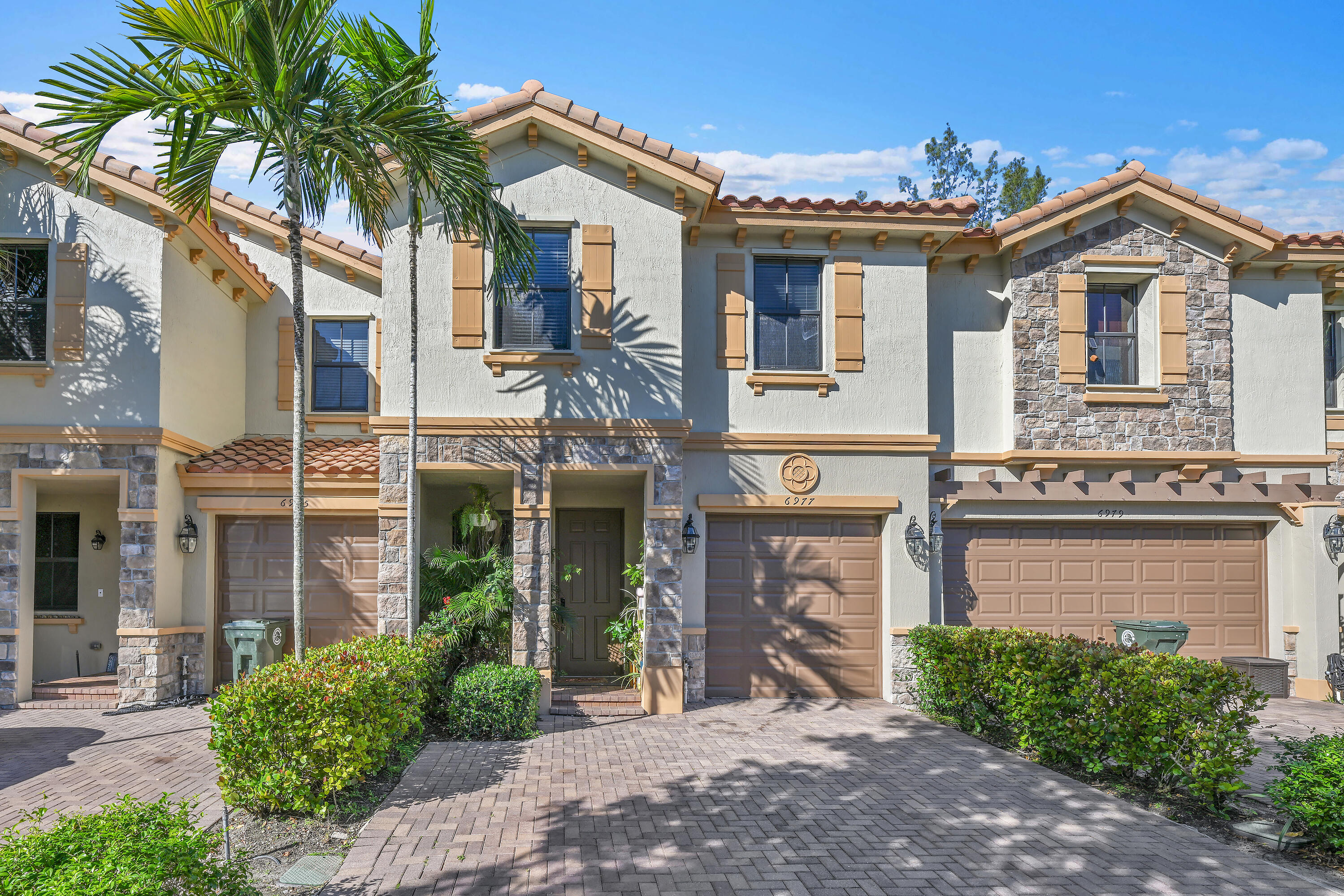 SIMONTON COURT - Residential